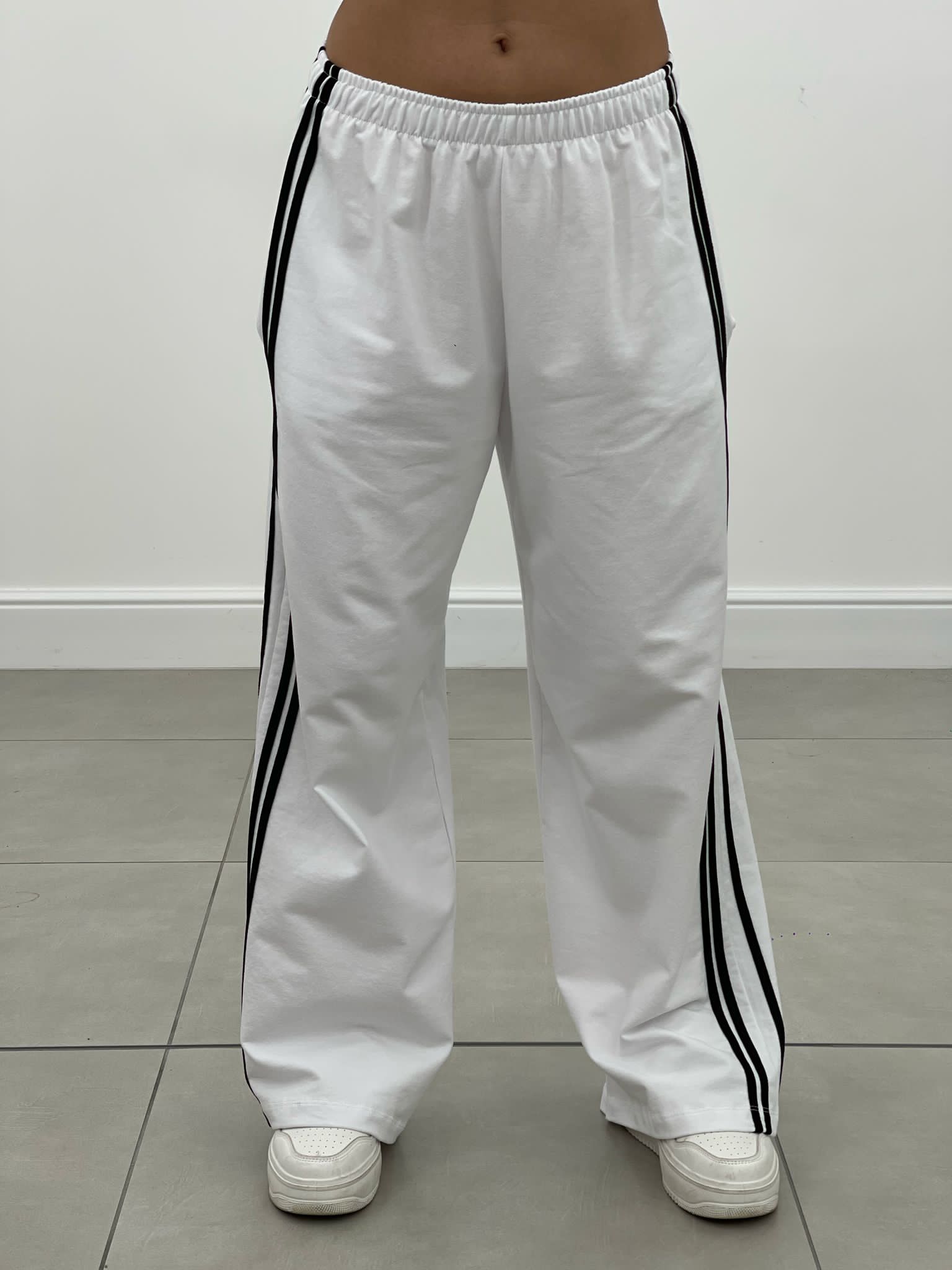 COORDINATO TUTA CON PROFILI LATERALI NEW SS25