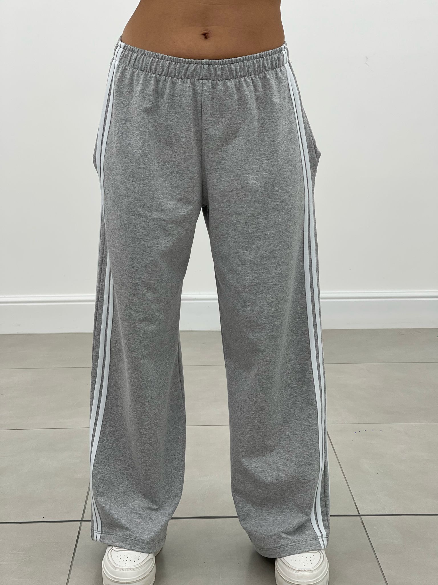 COORDINATO TUTA CON PROFILI LATERALI NEW SS25