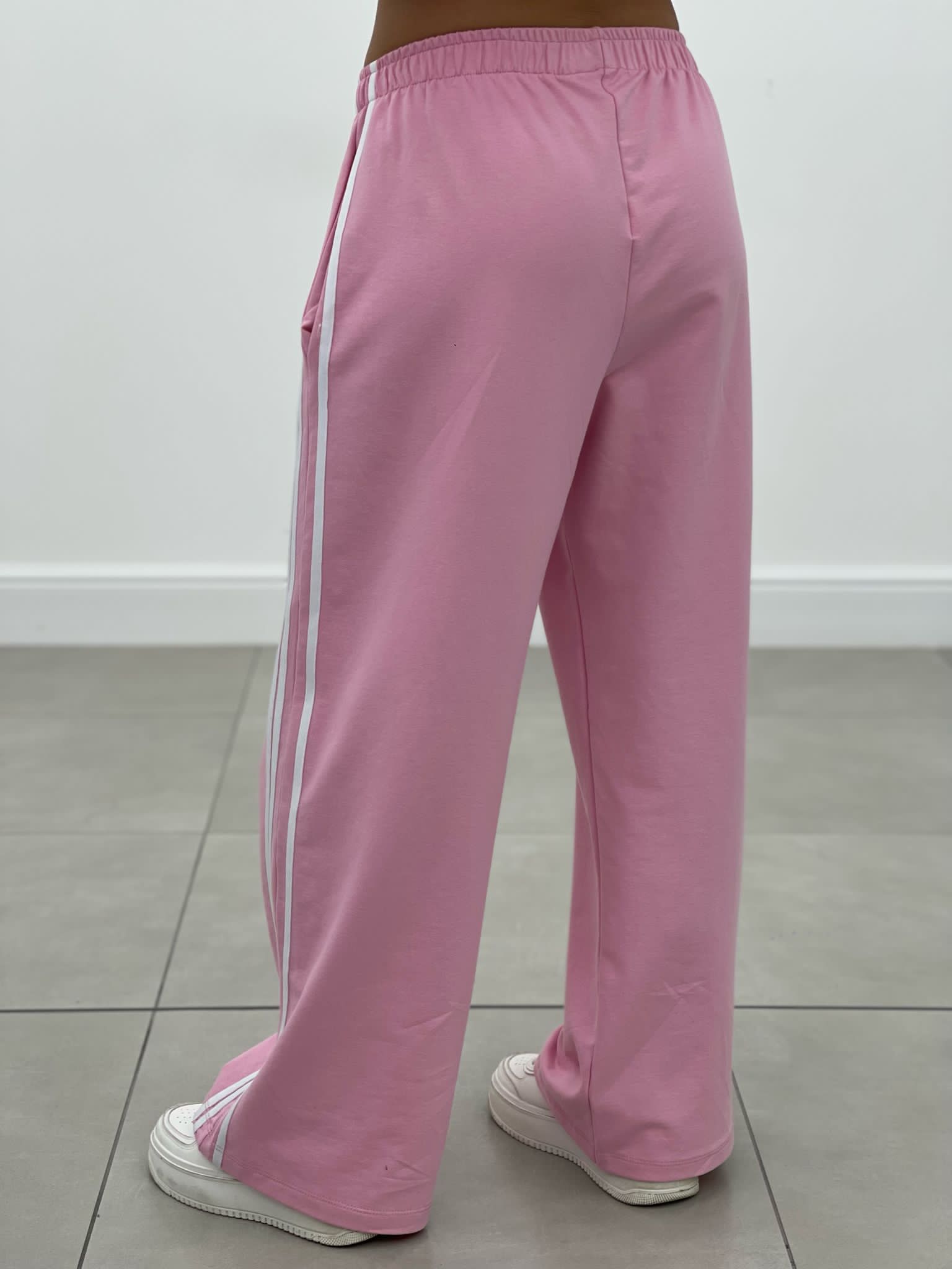 COORDINATO TUTA CON PROFILI LATERALI NEW SS25