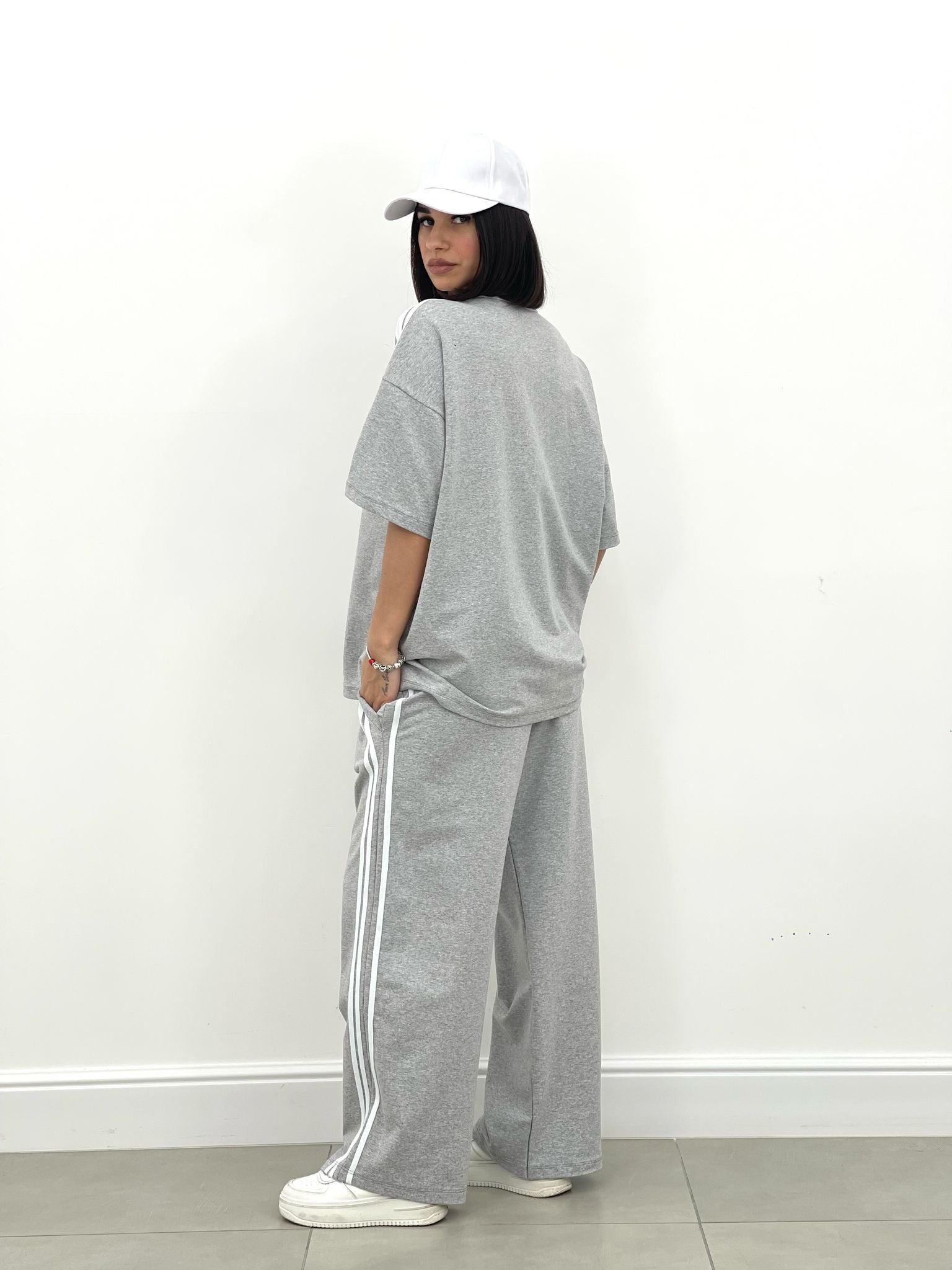 COORDINATO TUTA CON PROFILI LATERALI NEW SS25