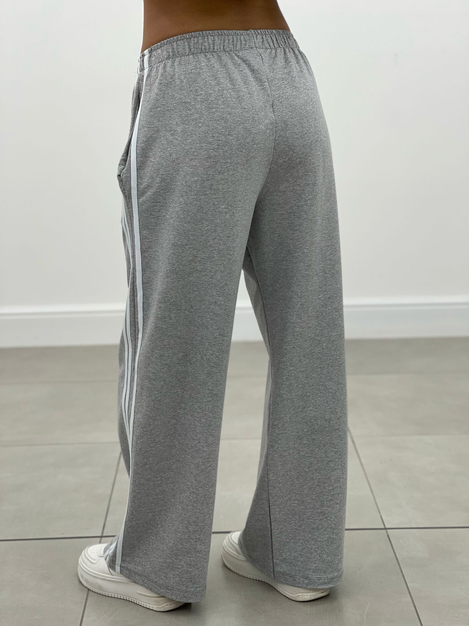 COORDINATO TUTA CON PROFILI LATERALI NEW SS25