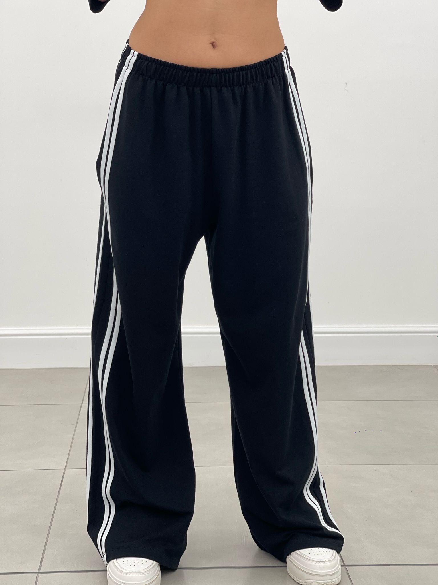 COORDINATO TUTA CON PROFILI LATERALI NEW SS25