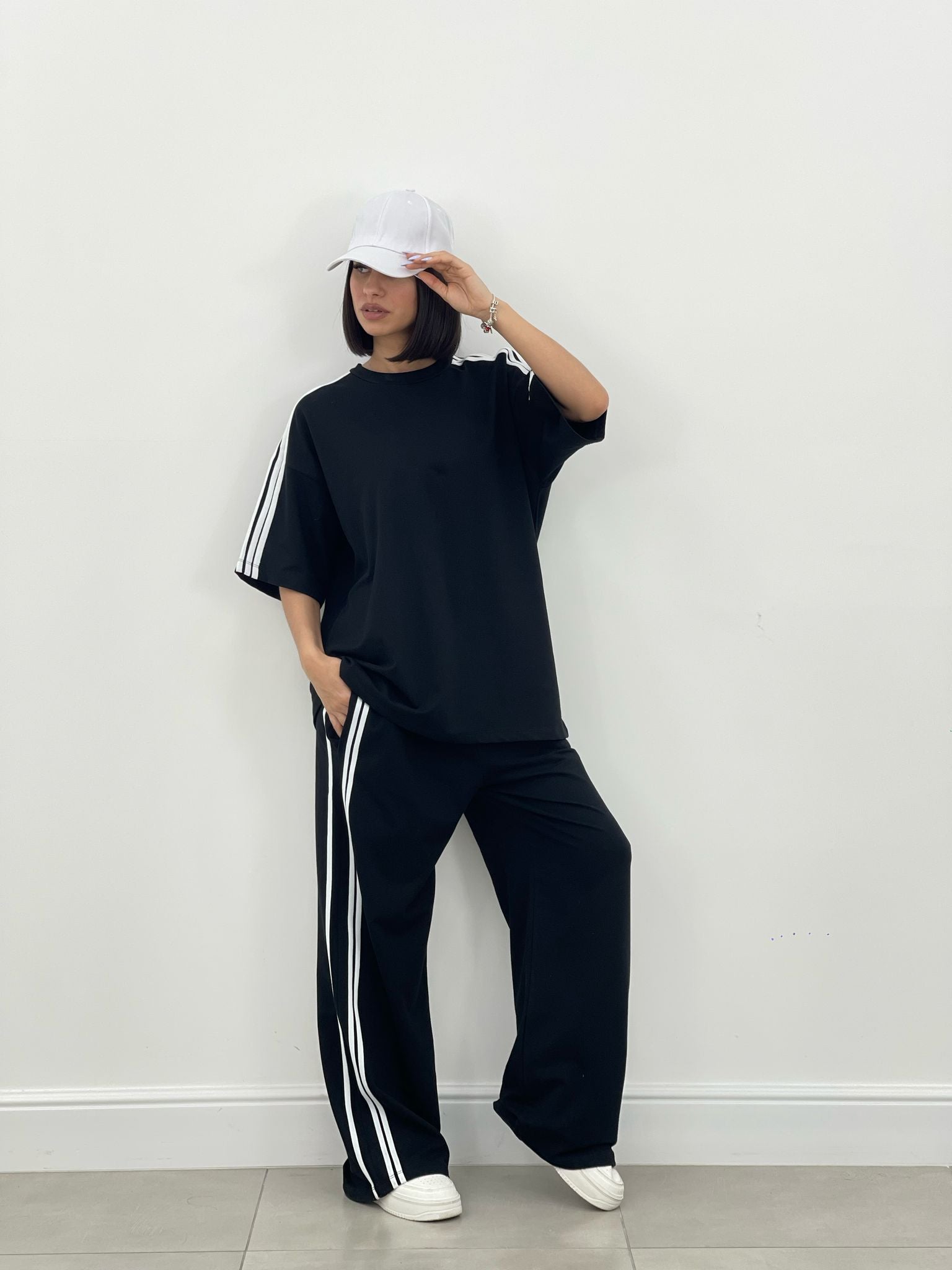 COORDINATO TUTA CON PROFILI LATERALI NEW SS25