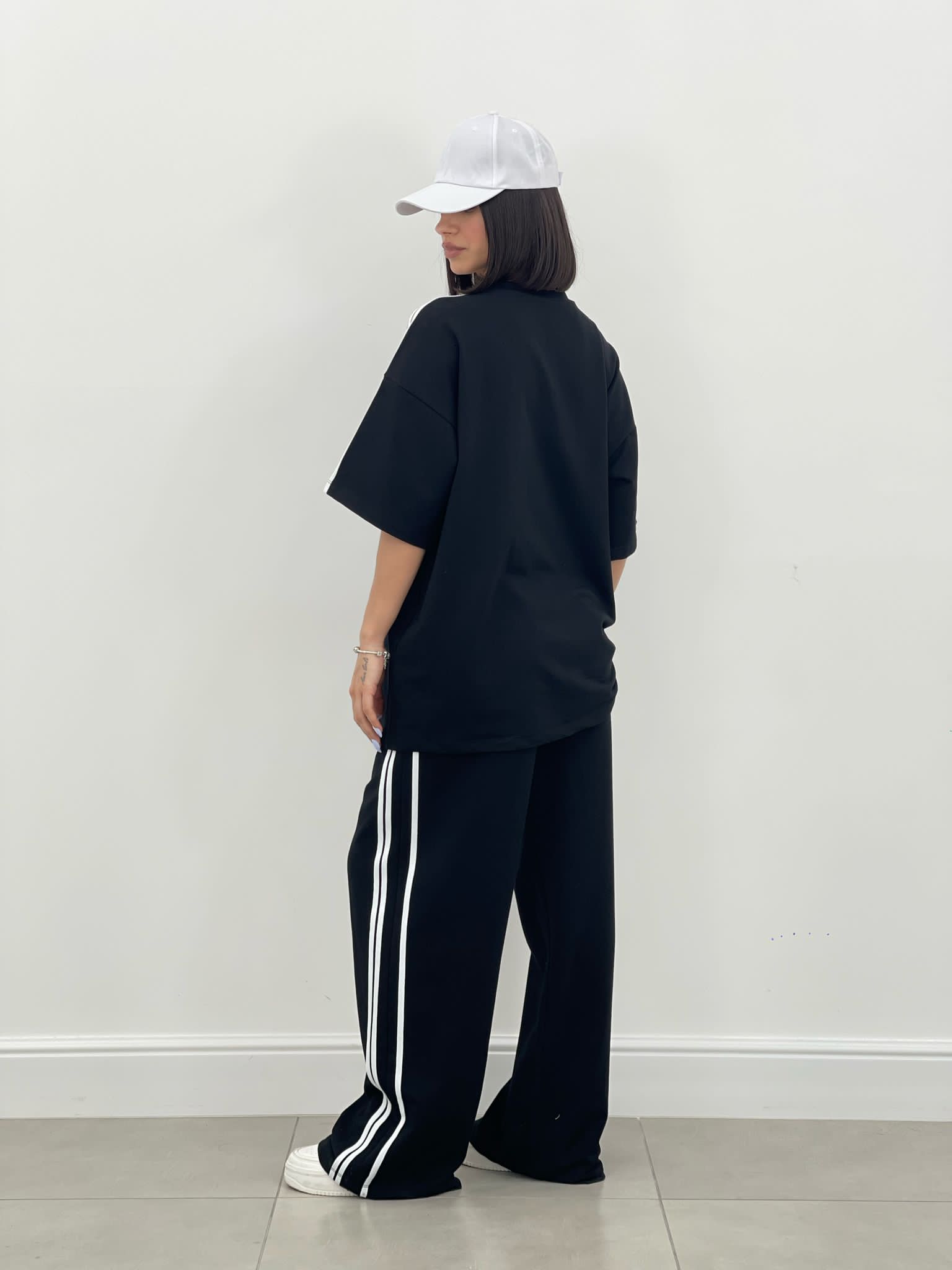 COORDINATO TUTA CON PROFILI LATERALI NEW SS25