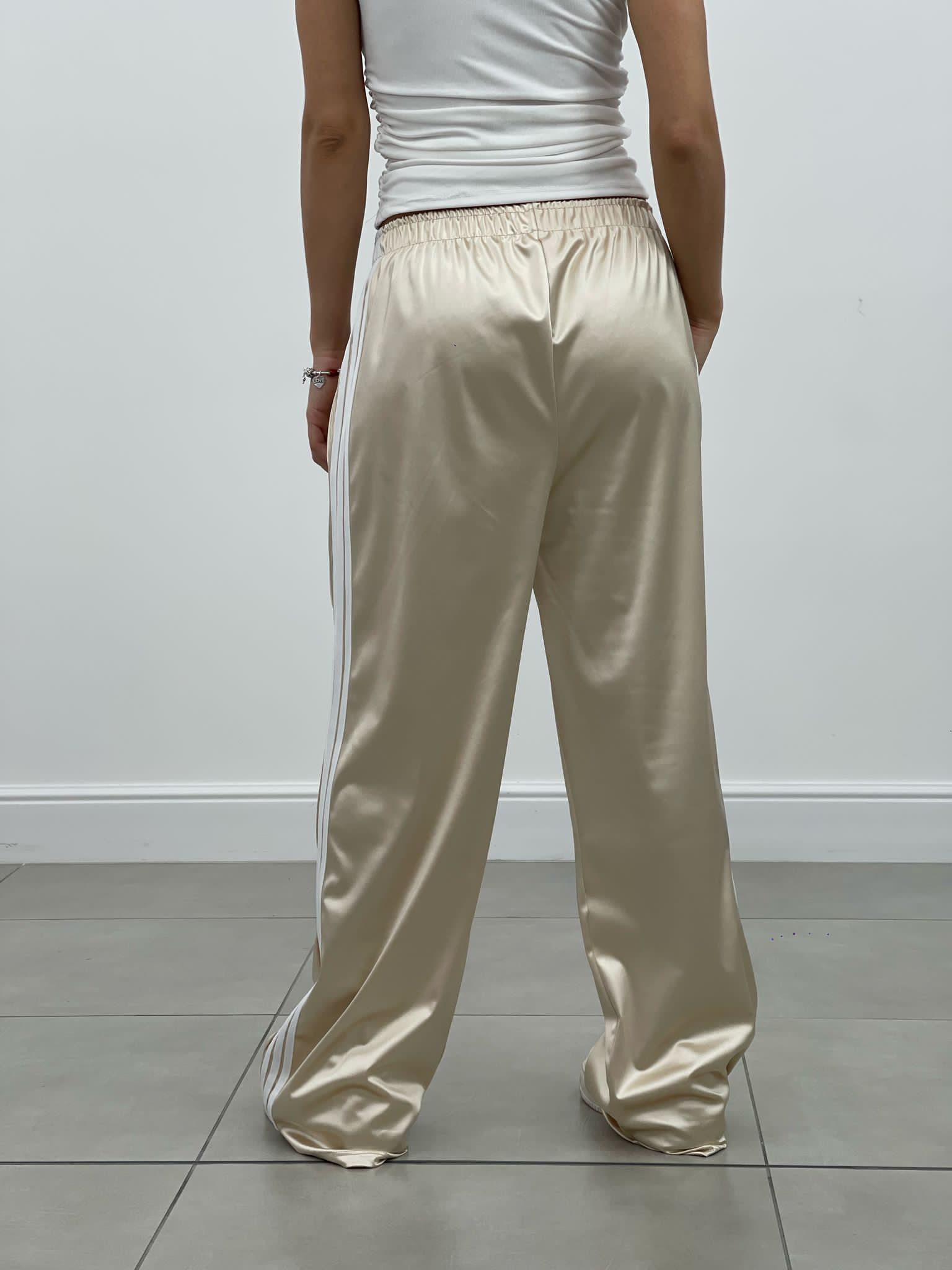 PANTALONE RASO CON BANDA LATERALE NEW SS25
