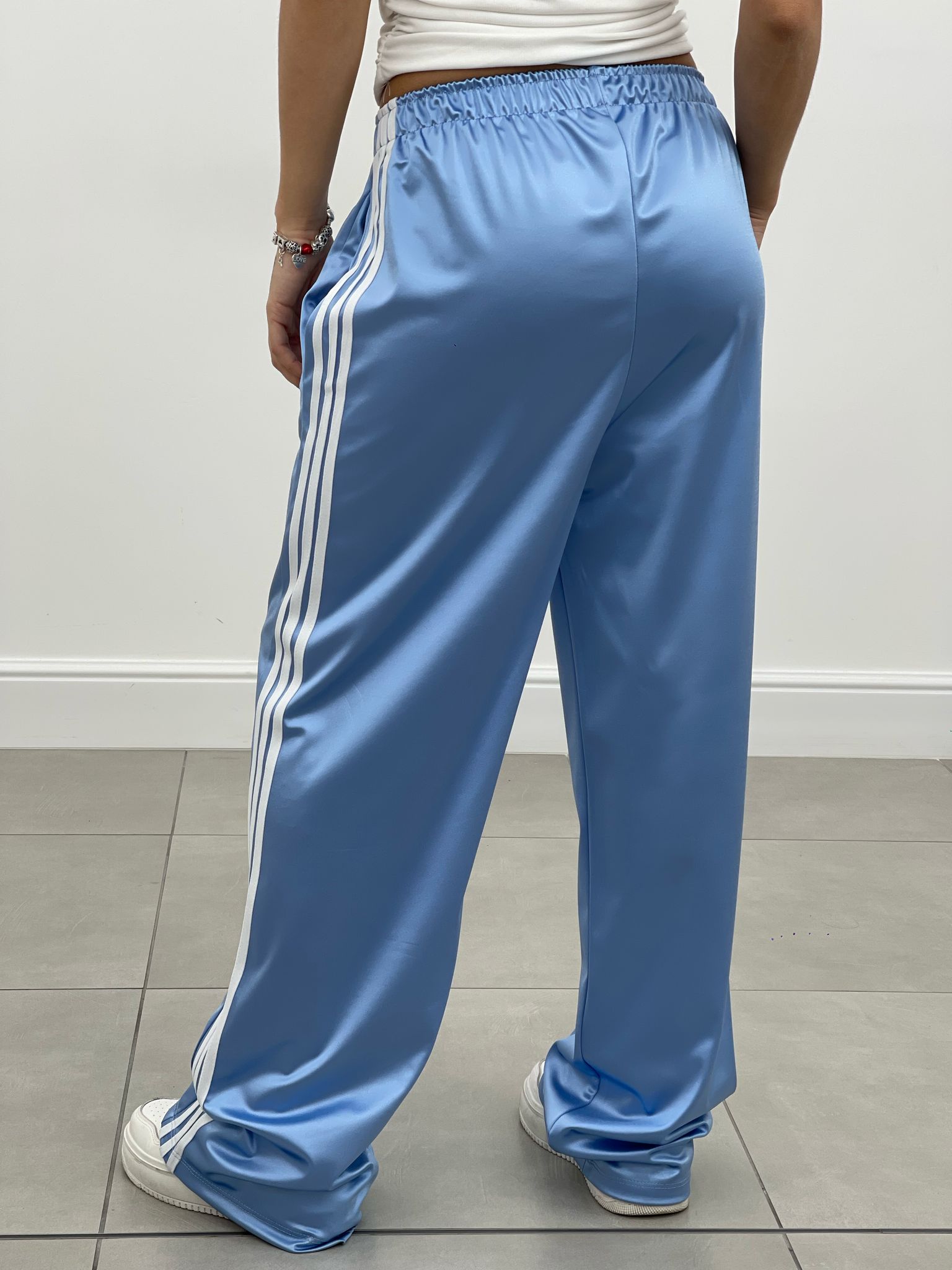 PANTALONE RASO CON BANDA LATERALE NEW SS25