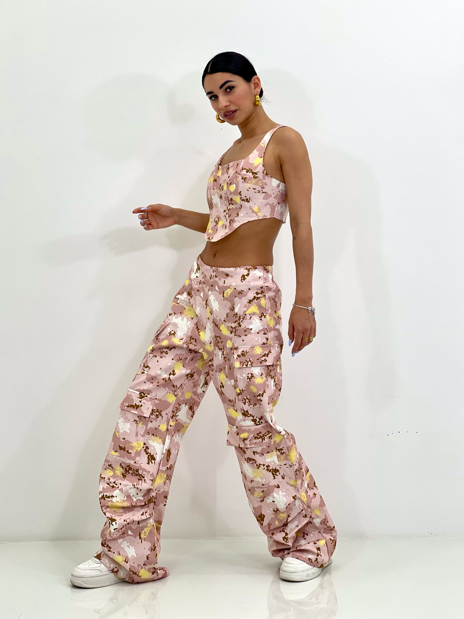 COORDINATO TOP E PANTALONE CARGO NEW SS25