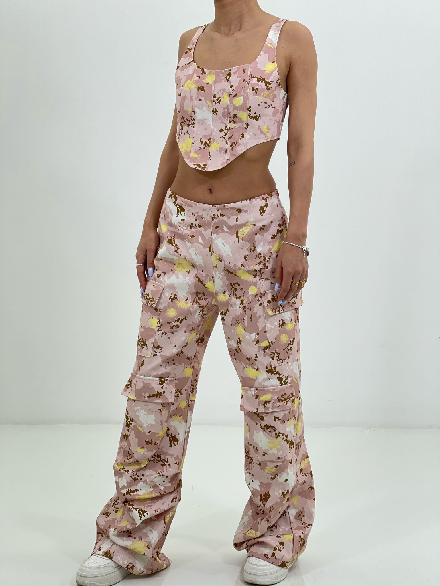 COORDINATO TOP E PANTALONE CARGO NEW SS25