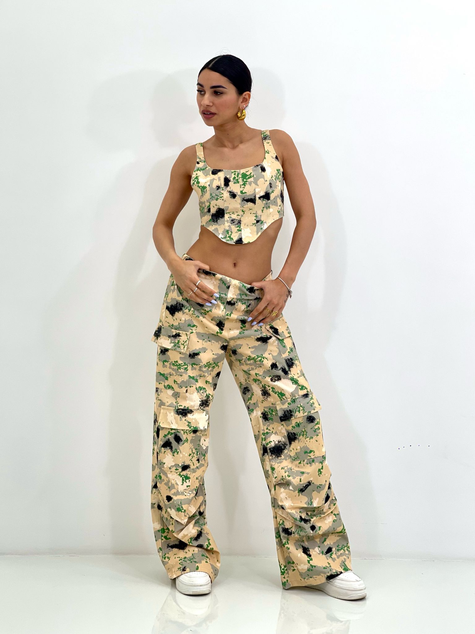 105506-COORDINATO-TOP-E-PANTALONE-CARGO-NEW-SS25-COORDINATO-TOP-E-PANTALONE-CARGO-NEW-SS25.jpg