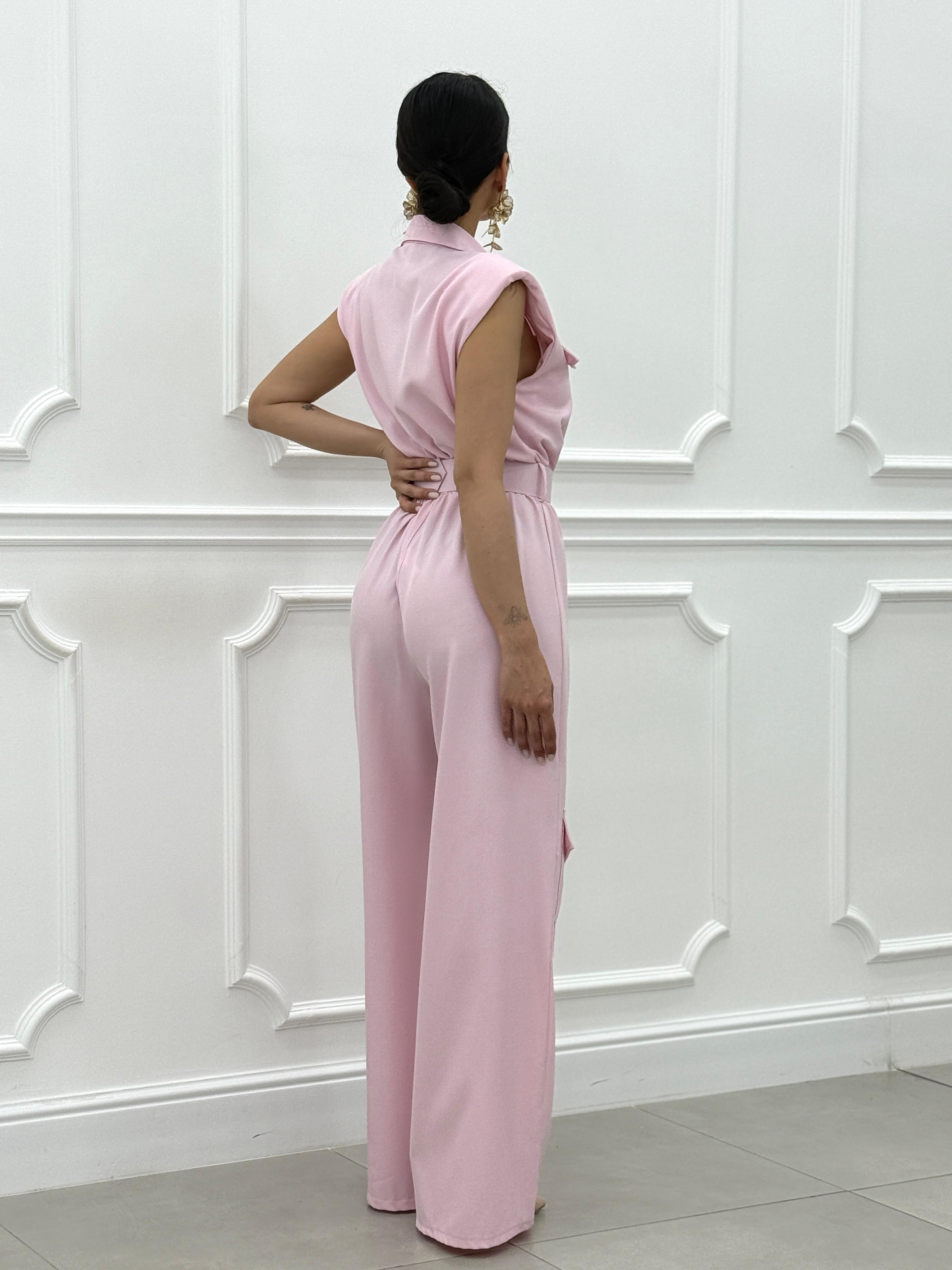 TUTA CON TASCONI E CINTURA NEW SS25