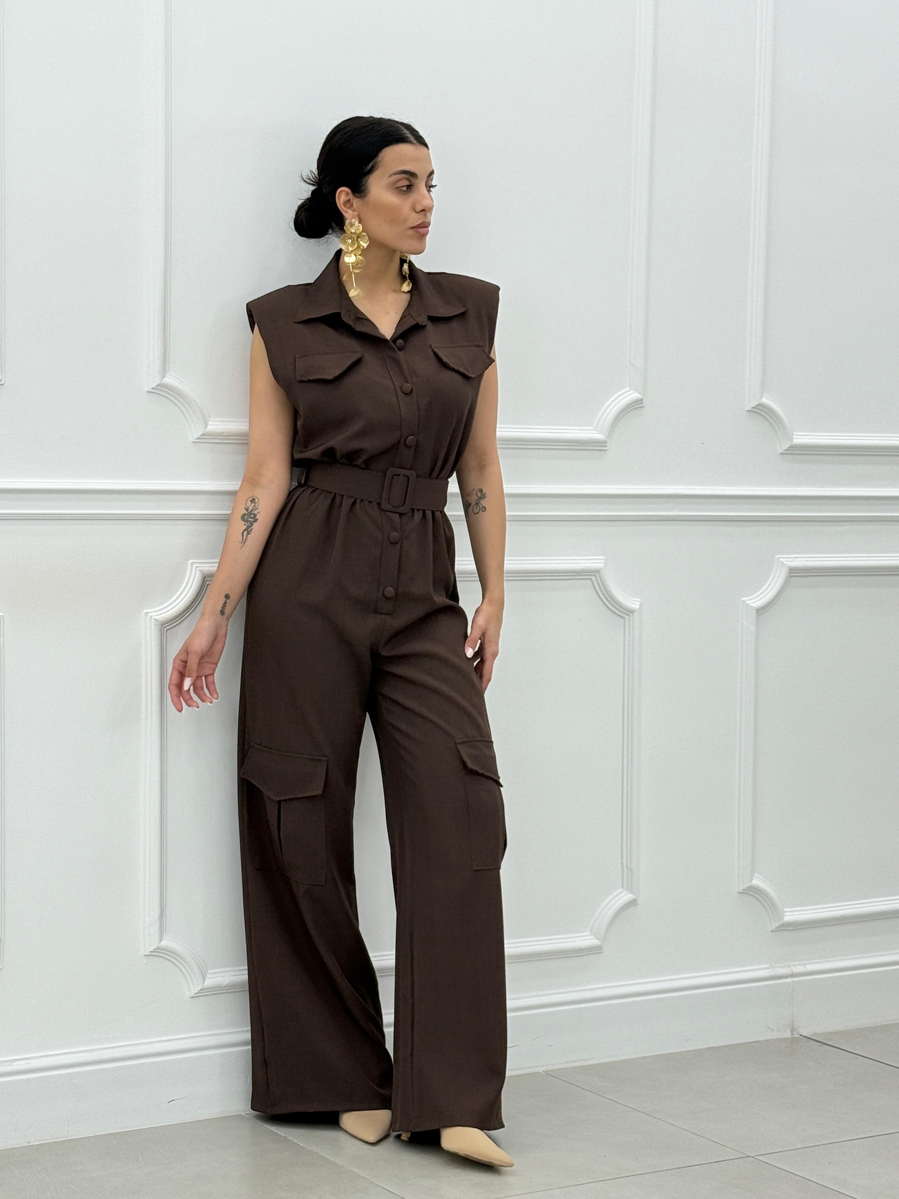 TUTA CON TASCONI E CINTURA NEW SS25