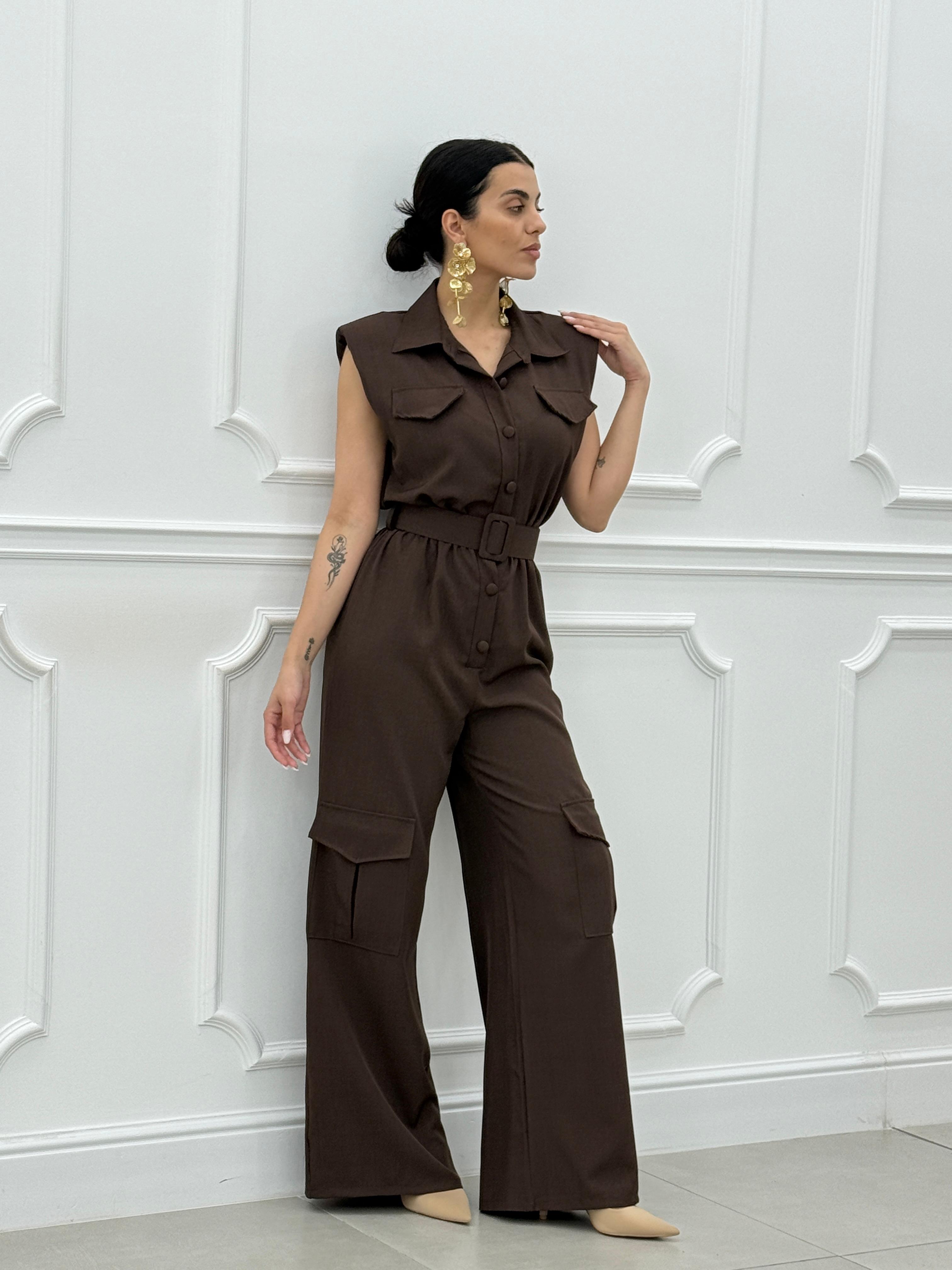 TUTA CON TASCONI E CINTURA NEW SS25