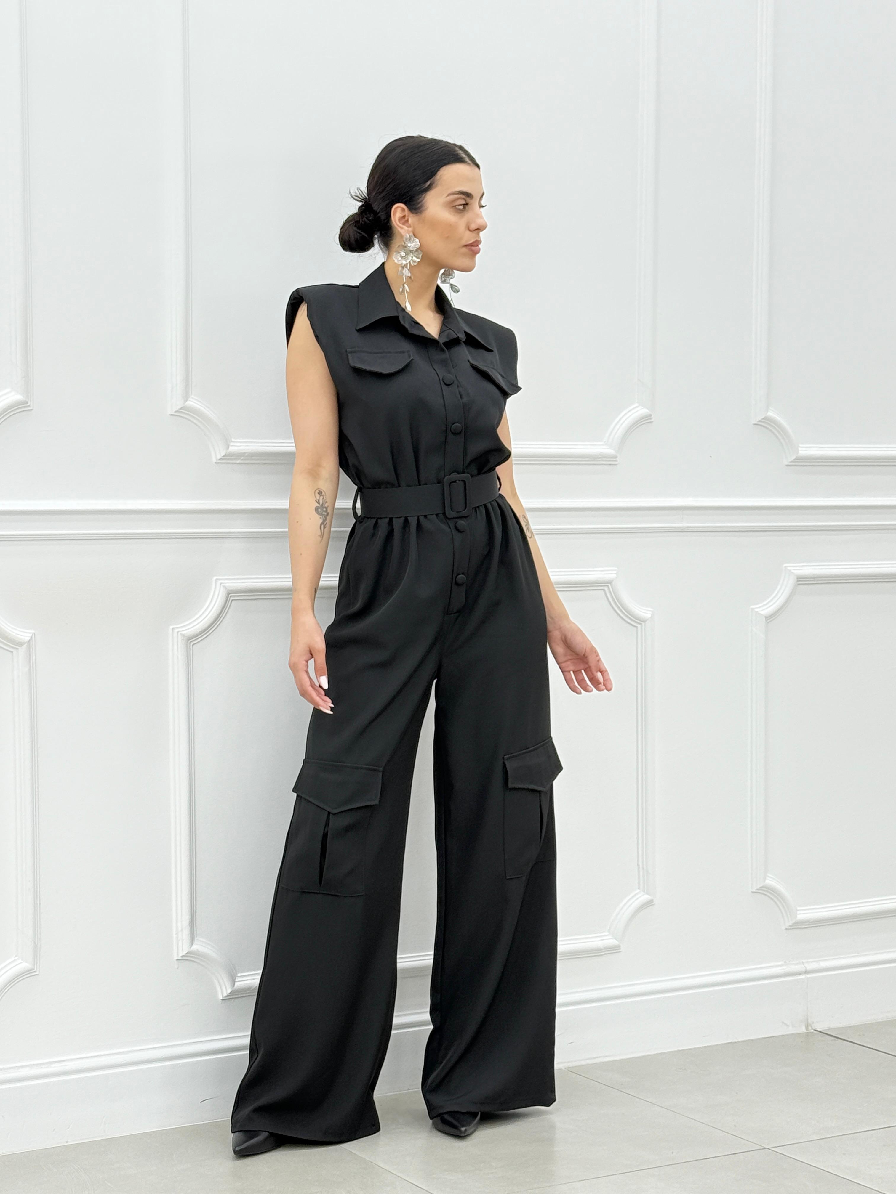 TUTA CON TASCONI E CINTURA NEW SS25