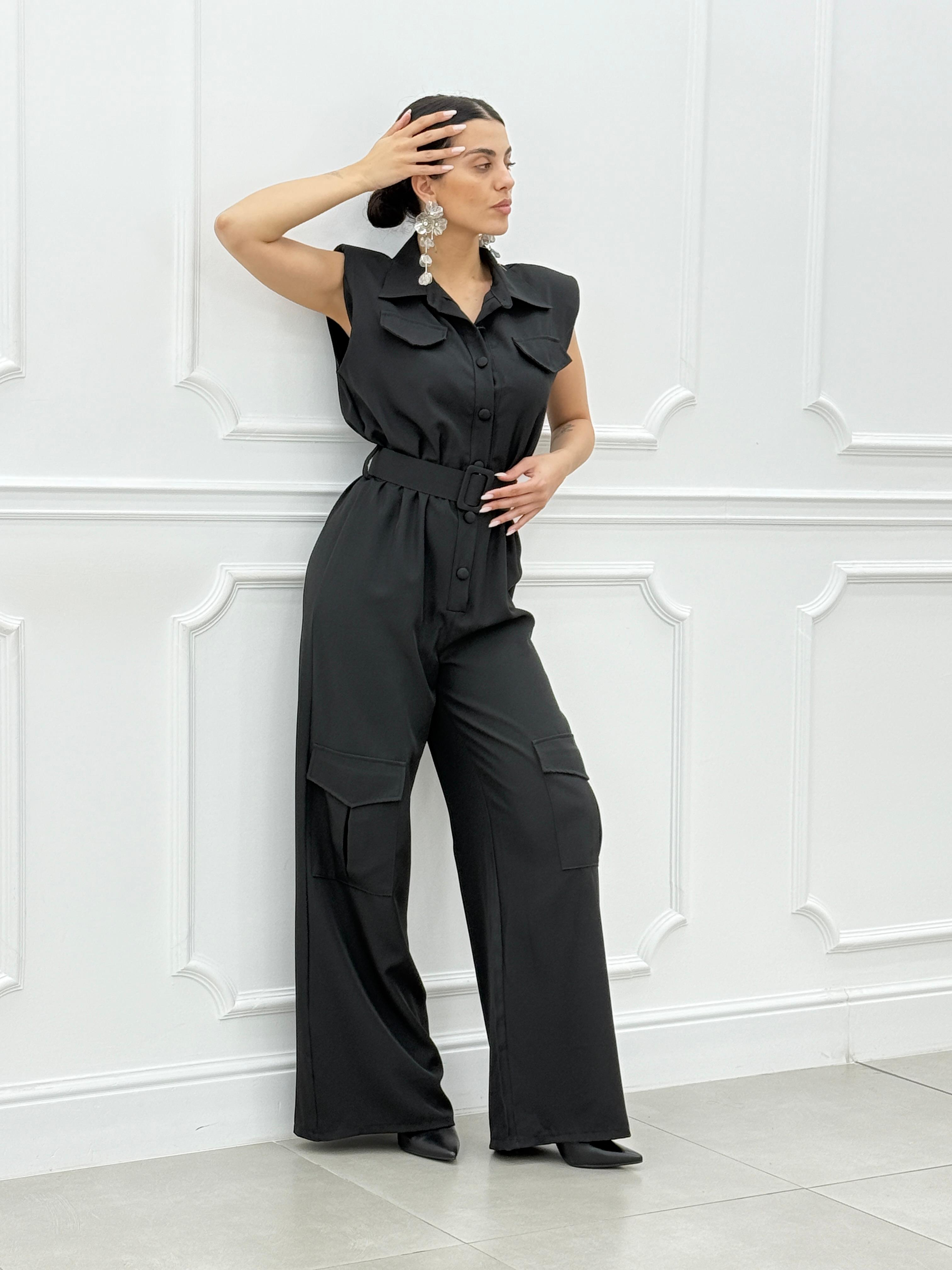 TUTA CON TASCONI E CINTURA NEW SS25
