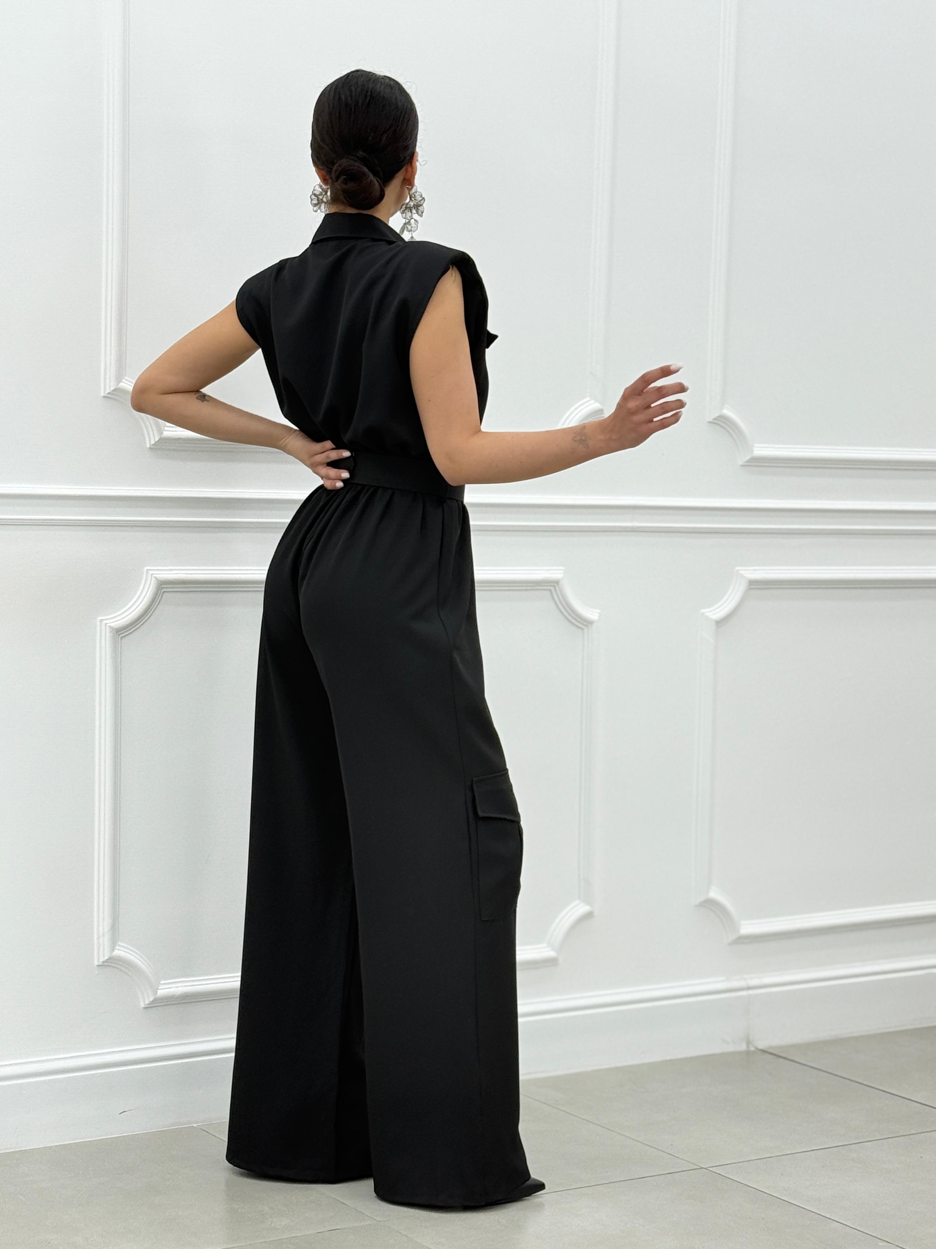 TUTA CON TASCONI E CINTURA NEW SS25