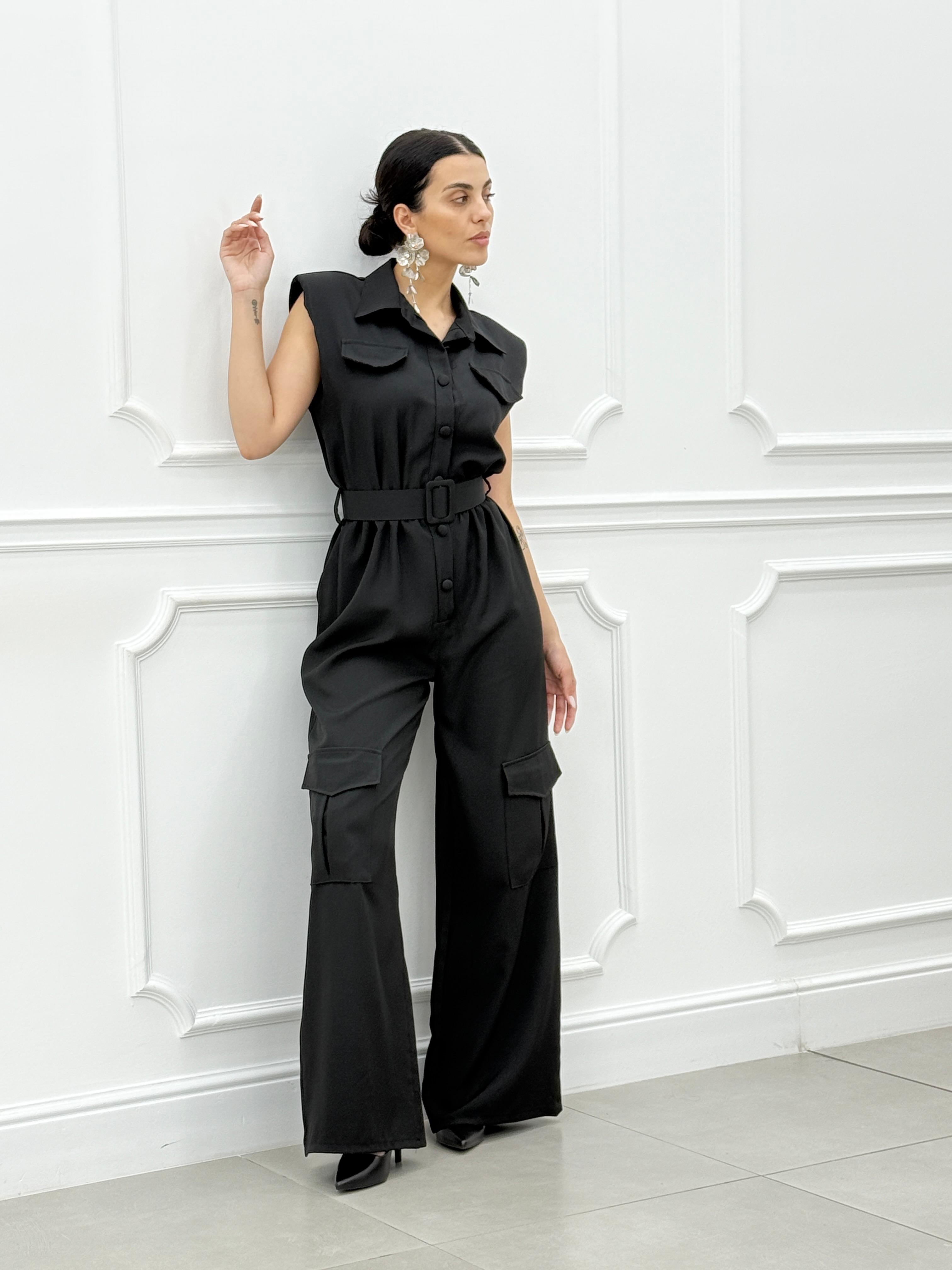 TUTA CON TASCONI E CINTURA NEW SS25