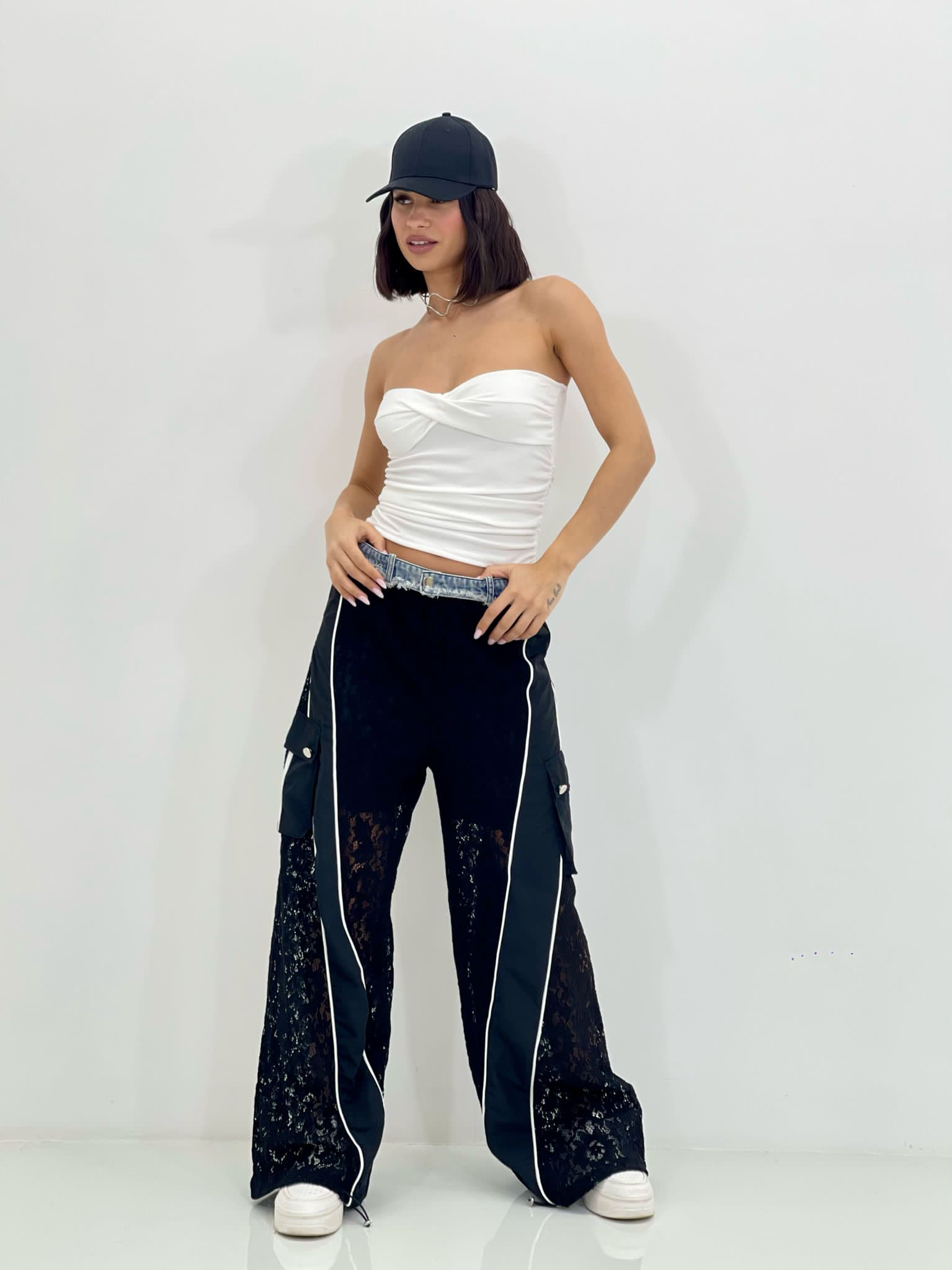 106665-PANTALONE-IN-PIZZO-CON-TASCONI-NEW-SS25-PANTALONE-IN-PIZZO-CON-TASCONI-NEW-SS25.jpg
