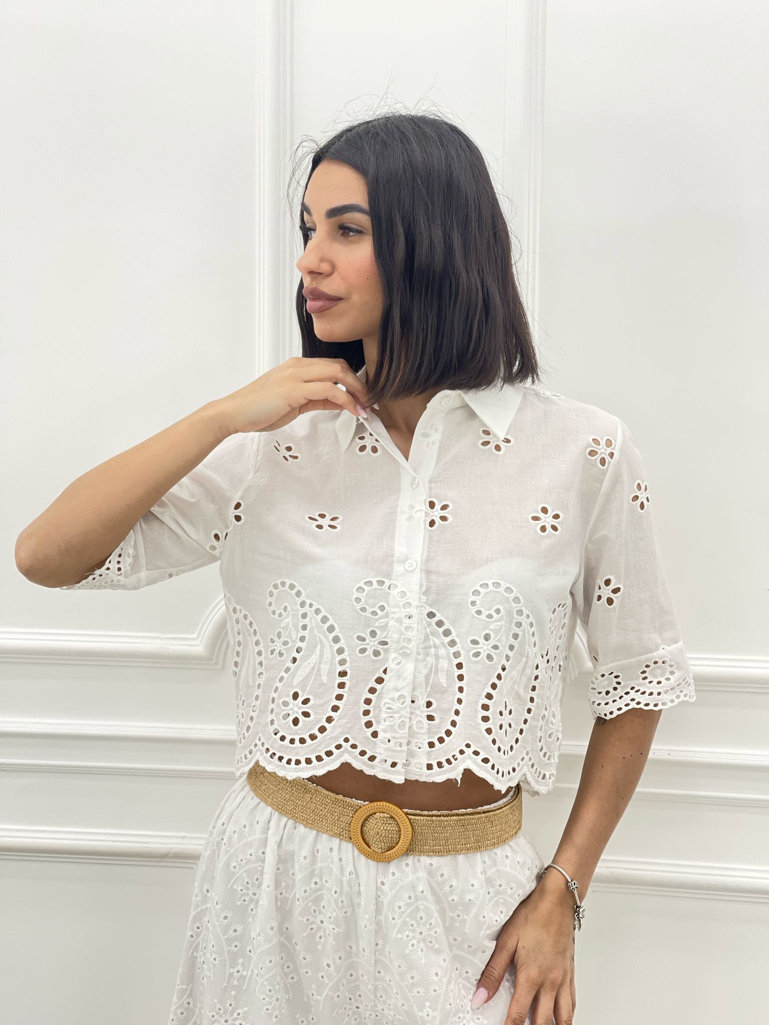 106956-CAMICIA-CROP-PIZZO-SAN-GALLO-NEW-SS25-CAMICIA-CROP-PIZZO-SAN-GALLO-NEW-SS25.jpg