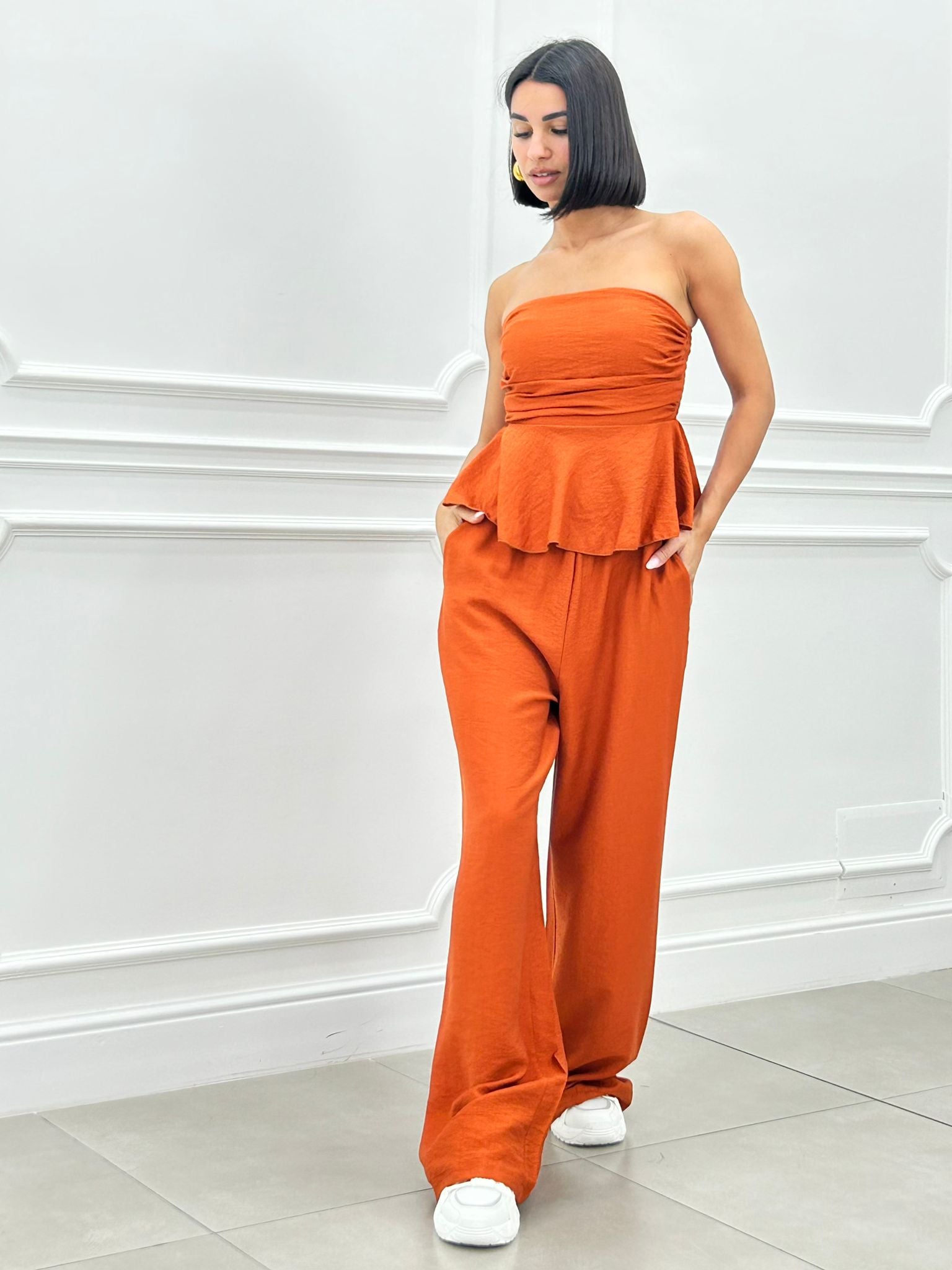 COORDINATO TOP CON BALZE E PANTALONE NEW SS25
