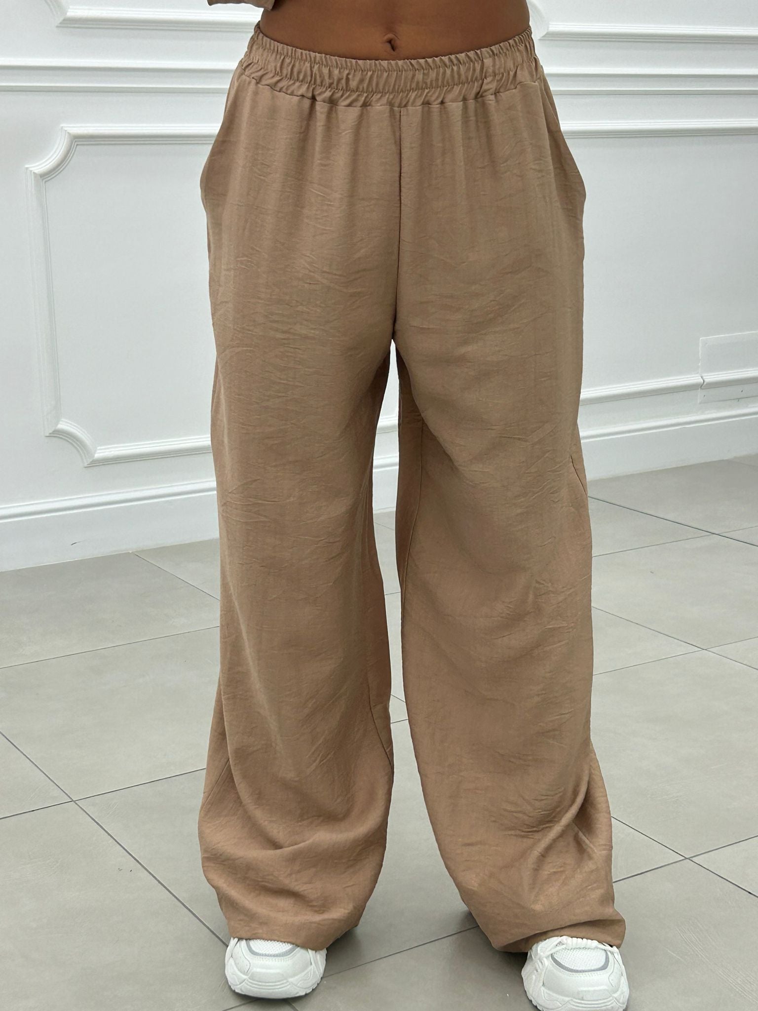 COORDINATO TOP CON BALZE E PANTALONE NEW SS25