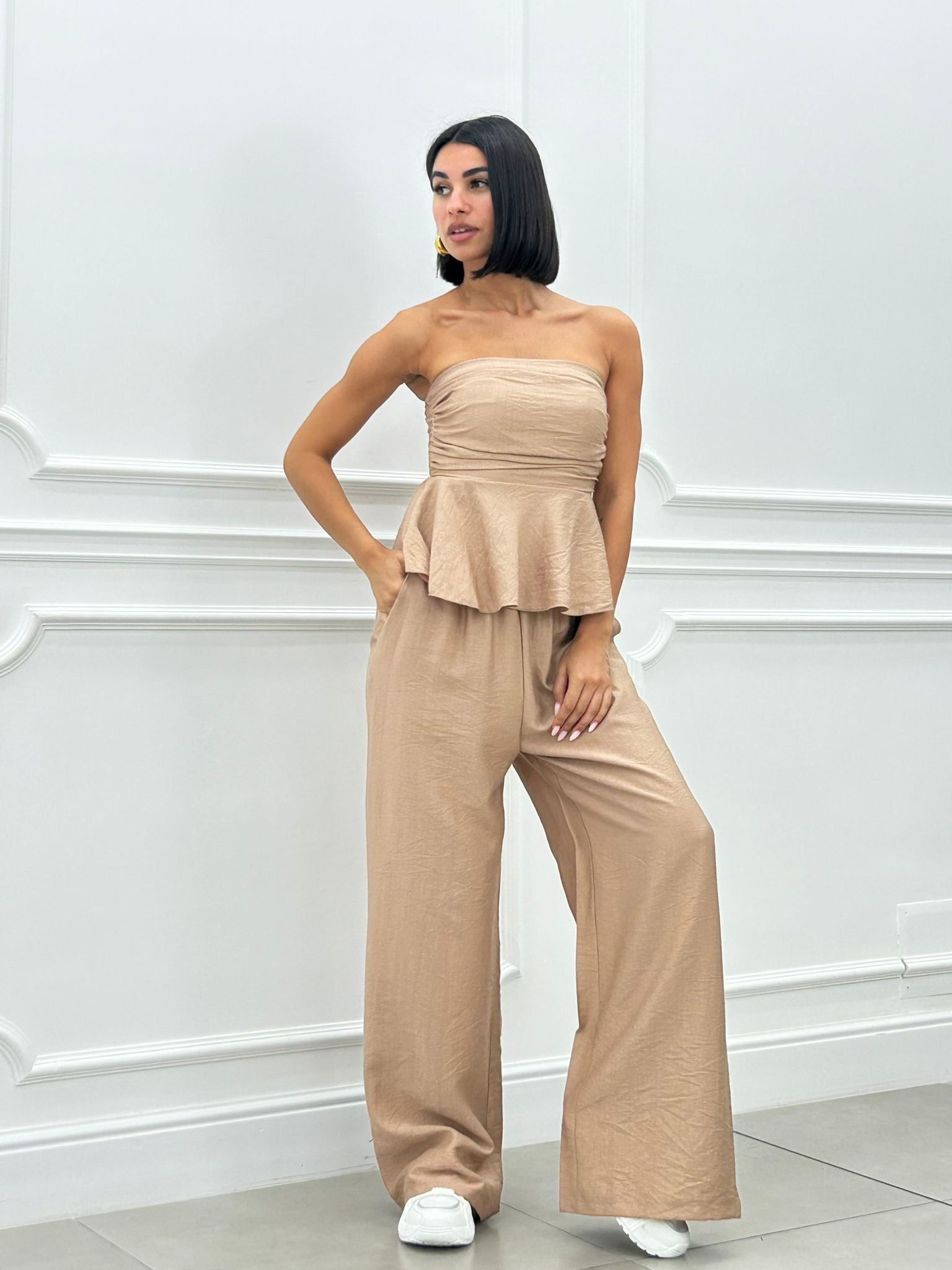 108682-COORDINATO-TOP-CON-BALZE-E-PANTALONE-NEW-SS25-COORDINATO-TOP-CON-BALZE-E-PANTALONE-NEW-SS25.jpg