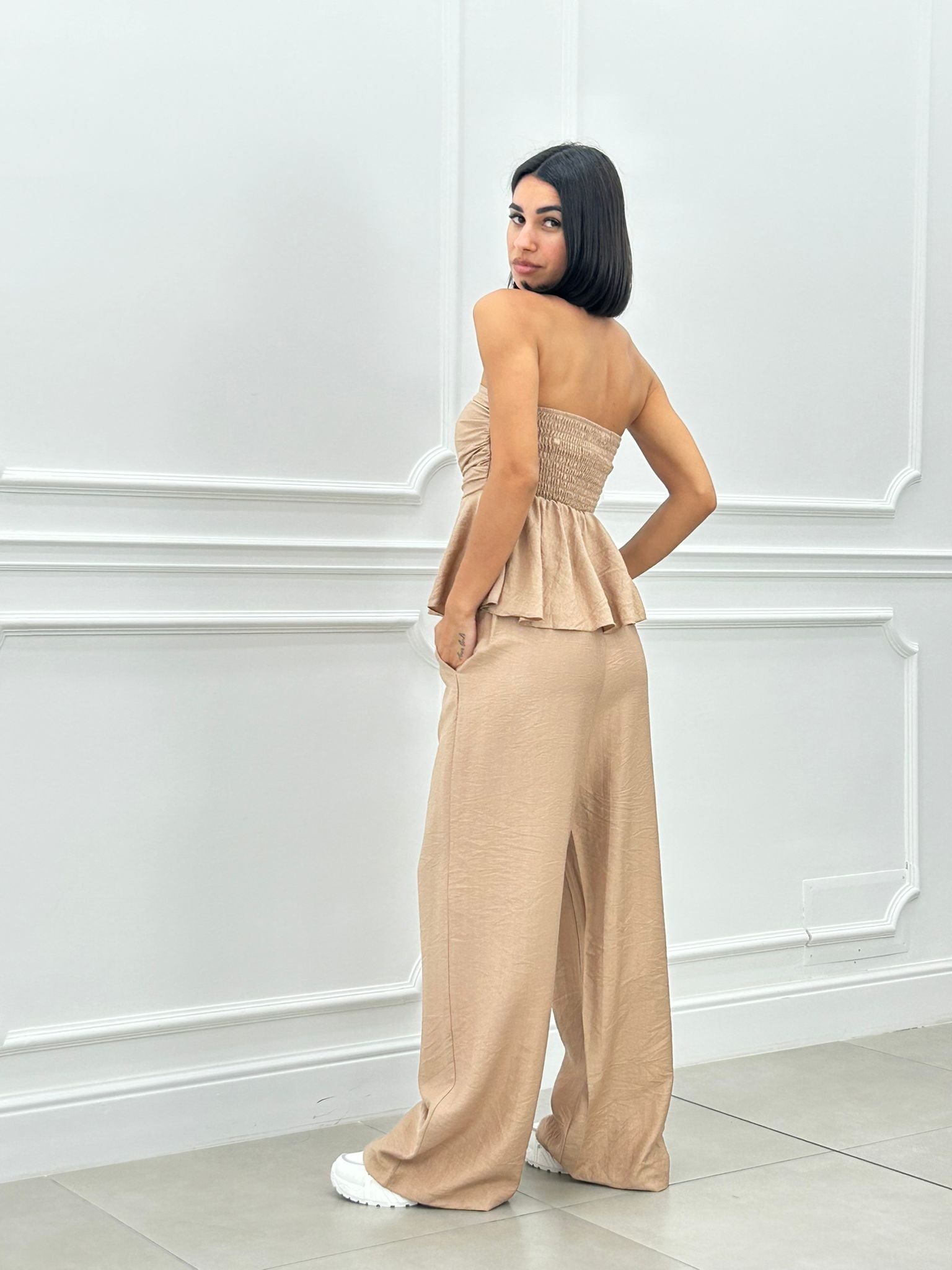 COORDINATO TOP CON BALZE E PANTALONE NEW SS25