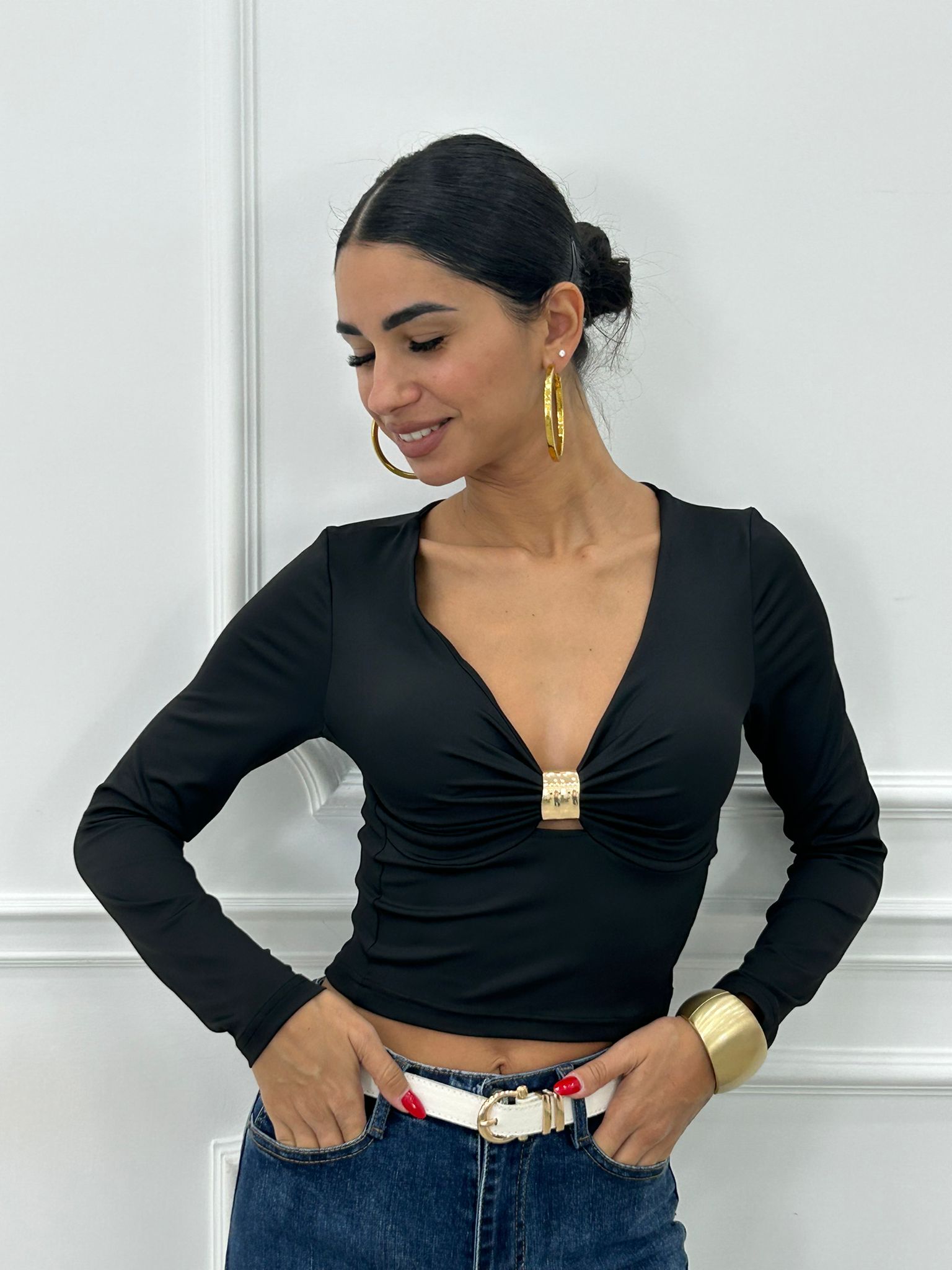 MAGLIA CON DETTAGLIO ORO NEW AI26