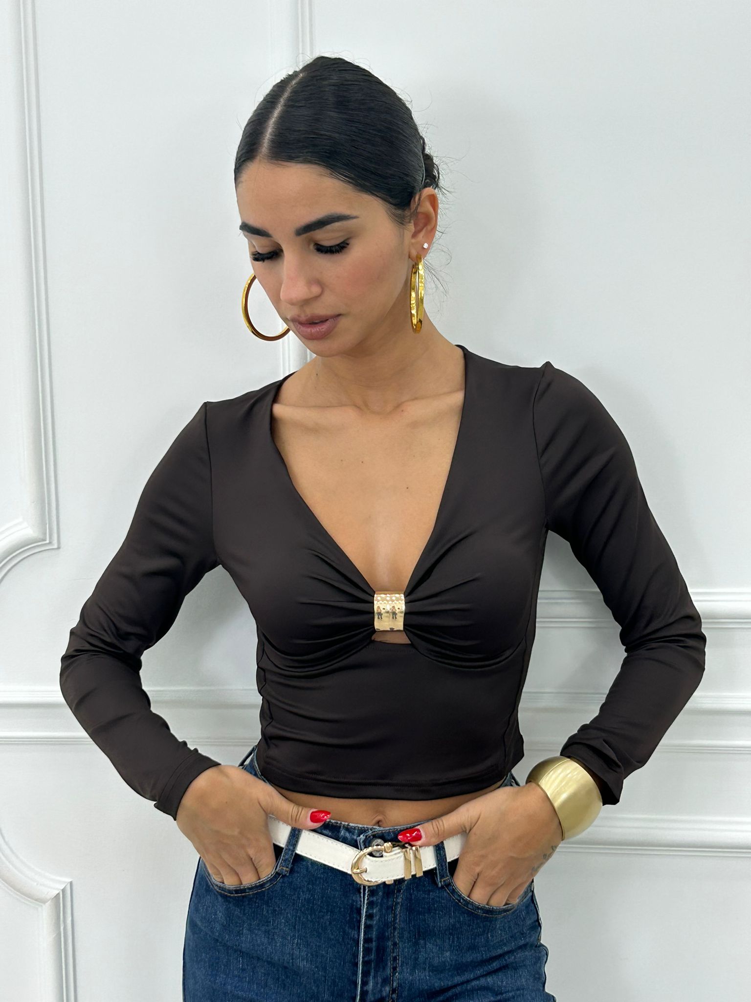 MAGLIA CON DETTAGLIO ORO NEW AI26