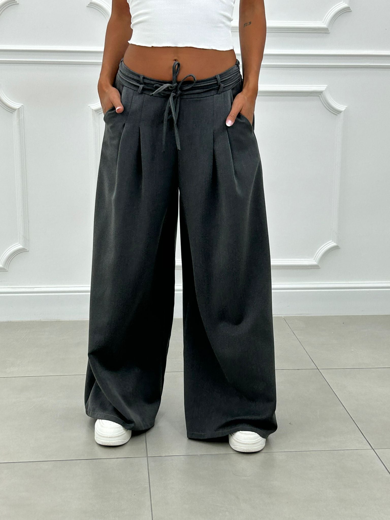 PANTALONE CON PINCES E DOPPIO FIOCCO NEW AI26