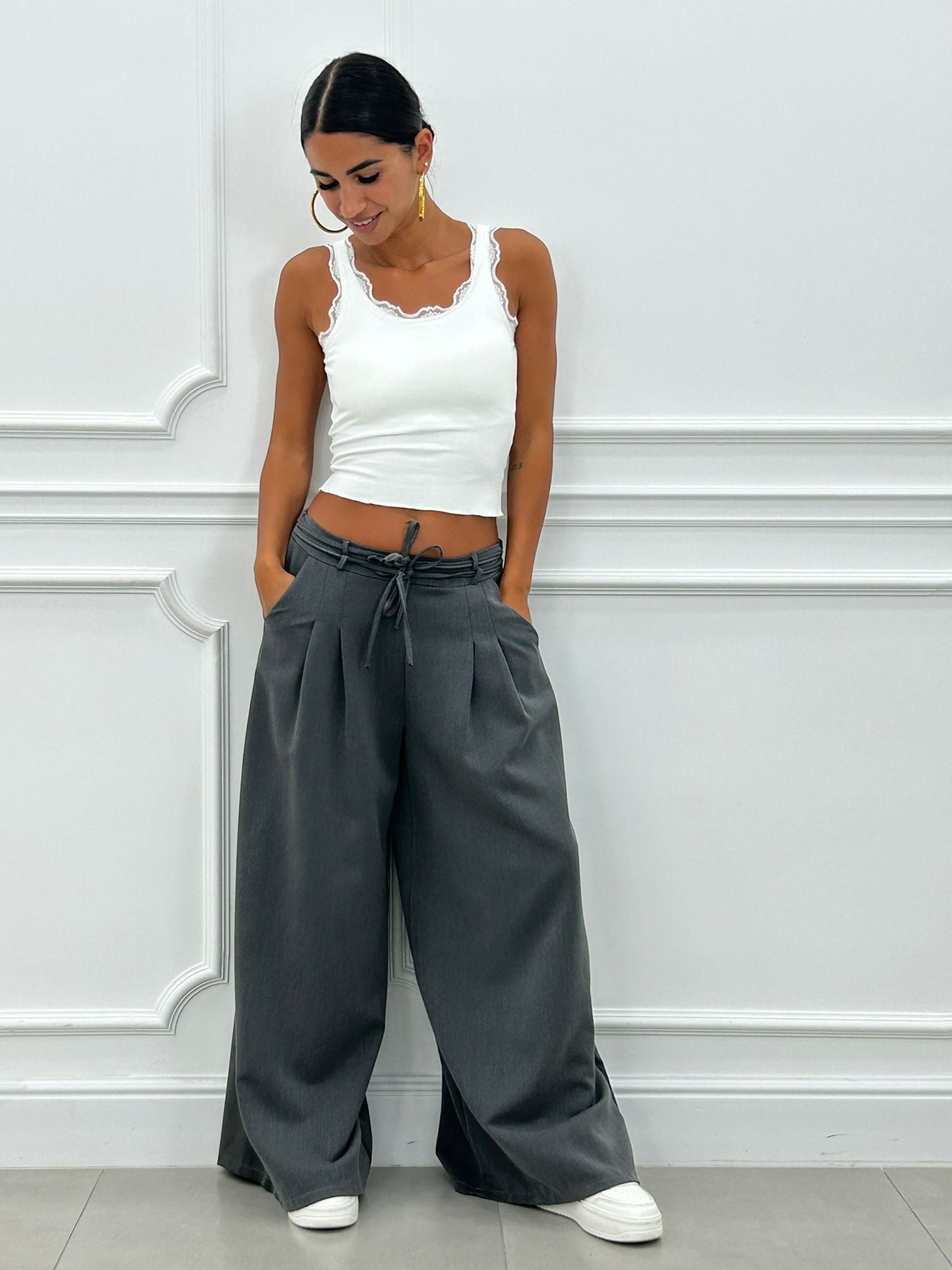 116197-PANTALONE-CON-PINCES-E-DOPPIO-FIOCCO-NEW-AI26-PANTALONE-CON-PINCES-E-DOPPIO-FIOCCO-NEW-AI26.jpg