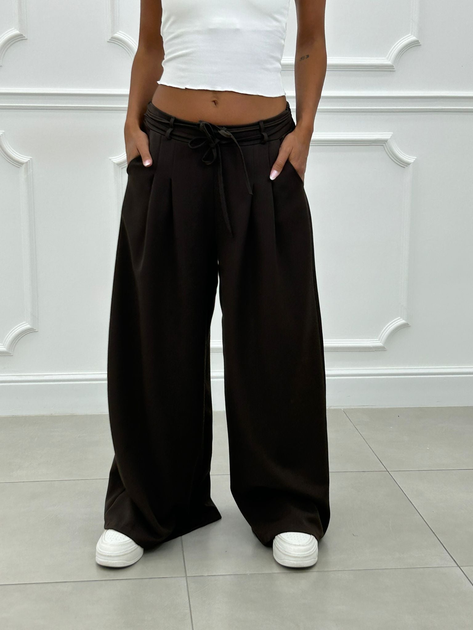 PANTALONE CON PINCES E DOPPIO FIOCCO NEW AI26