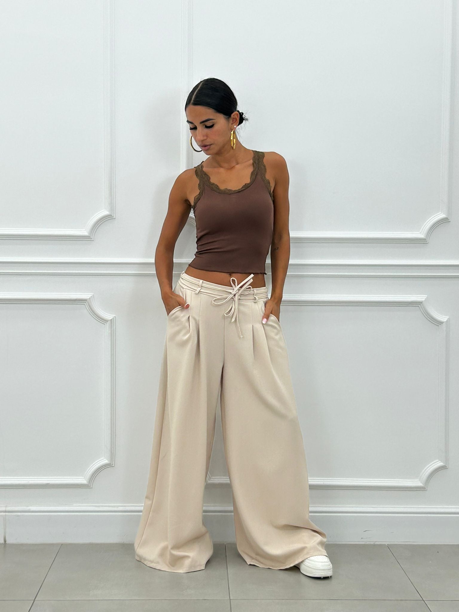PANTALONE CON PINCES E DOPPIO FIOCCO NEW AI26