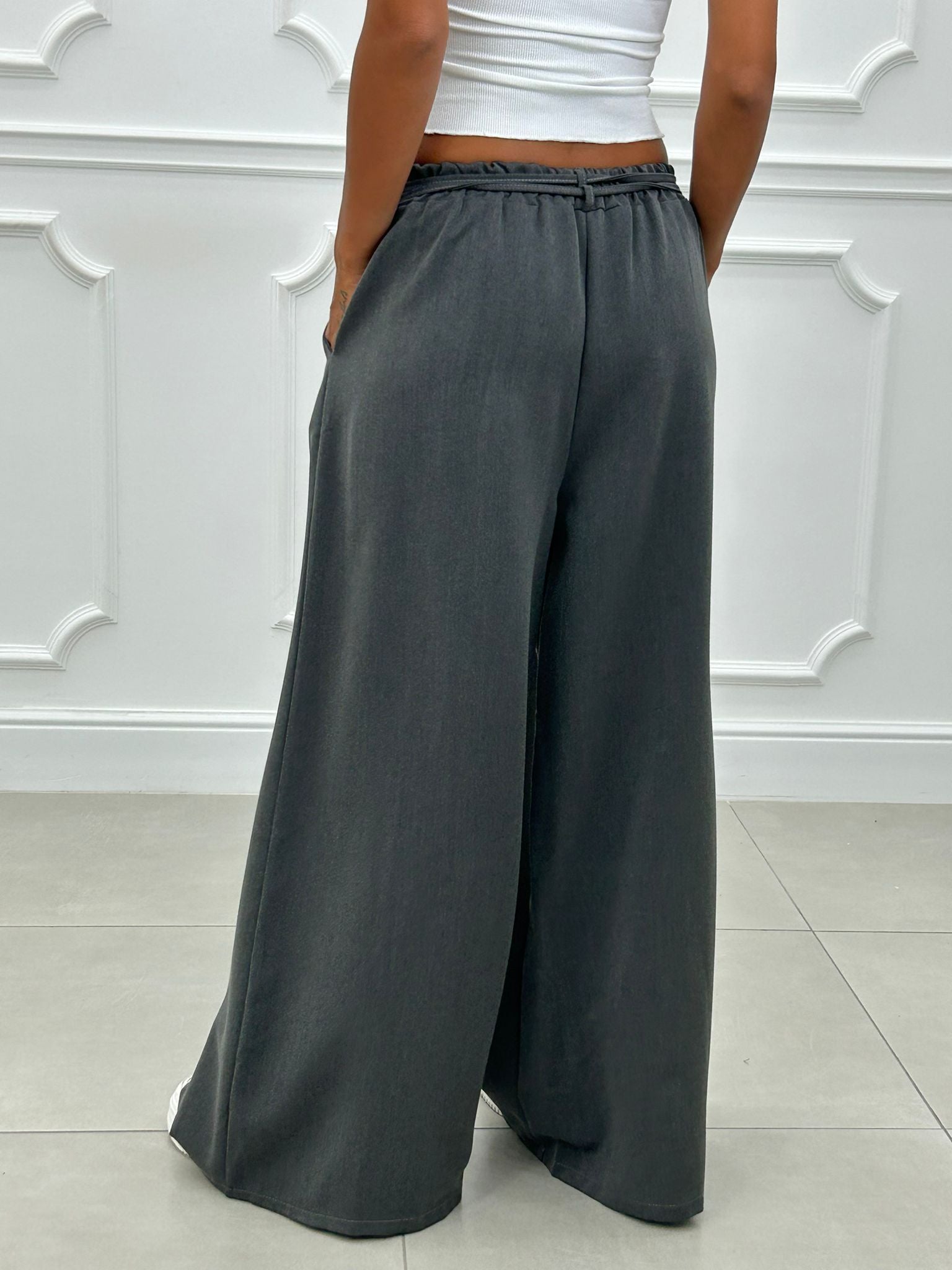 PANTALONE CON PINCES E DOPPIO FIOCCO NEW AI26
