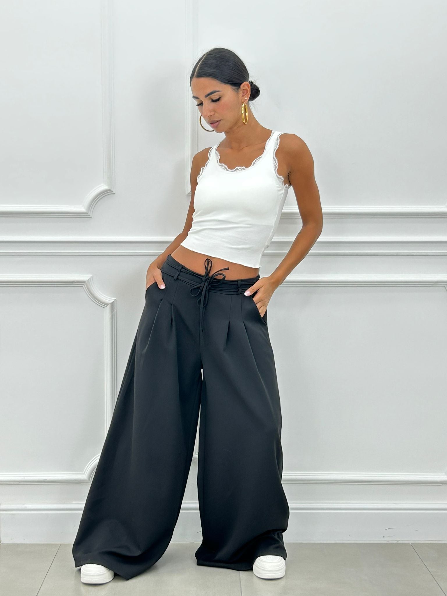 116231-PANTALONE-CON-PINCES-E-DOPPIO-FIOCCO-NEW-AI26-PANTALONE-CON-PINCES-E-DOPPIO-FIOCCO-NEW-AI26.jpg