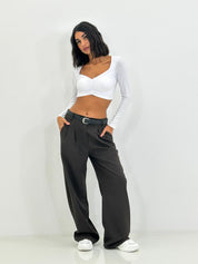 PANTALONE CON PINCES E CINTURA NEW AI26