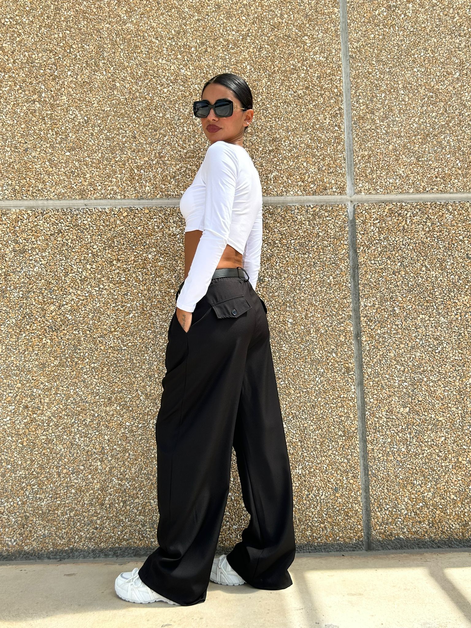 PANTALONE CON PINCES E CINTURA NEW AI26