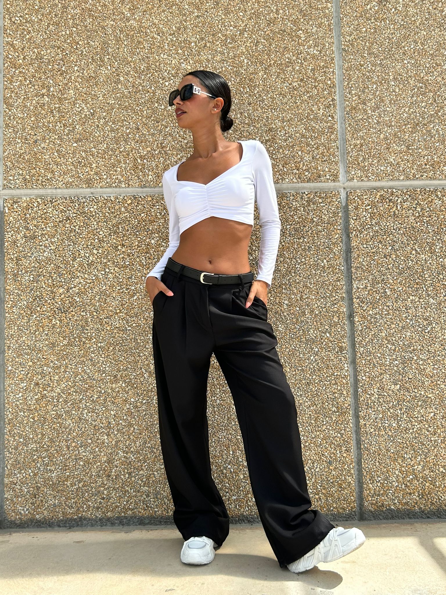 PANTALONE CON PINCES E CINTURA NEW AI26