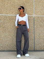 PANTALONE CON PINCES E CINTURA NEW AI26