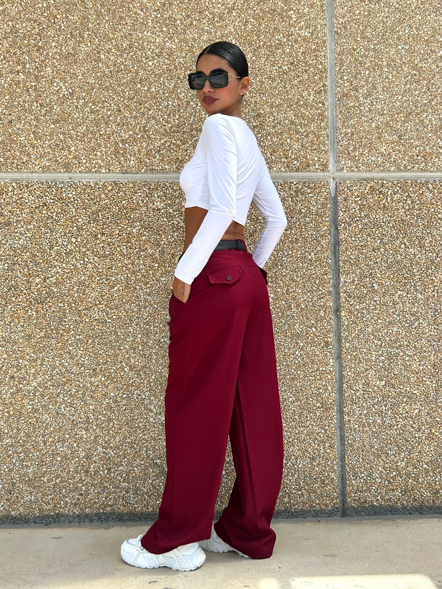 PANTALONE CON PINCES E CINTURA NEW AI26