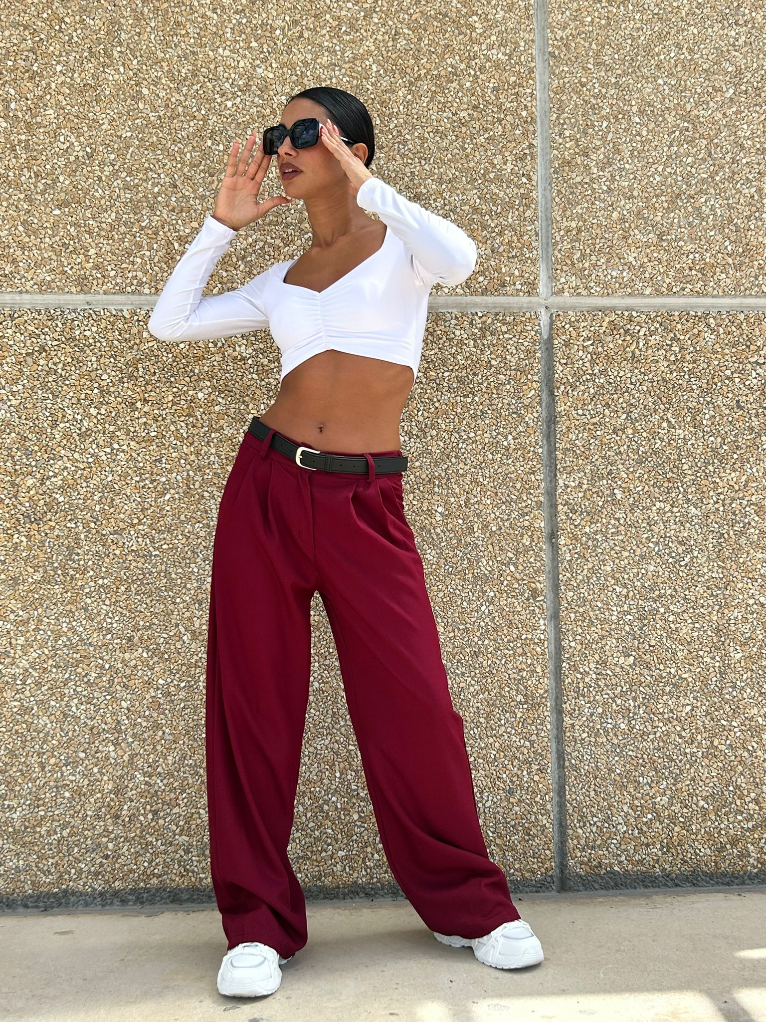 PANTALONE CON PINCES E CINTURA NEW AI26