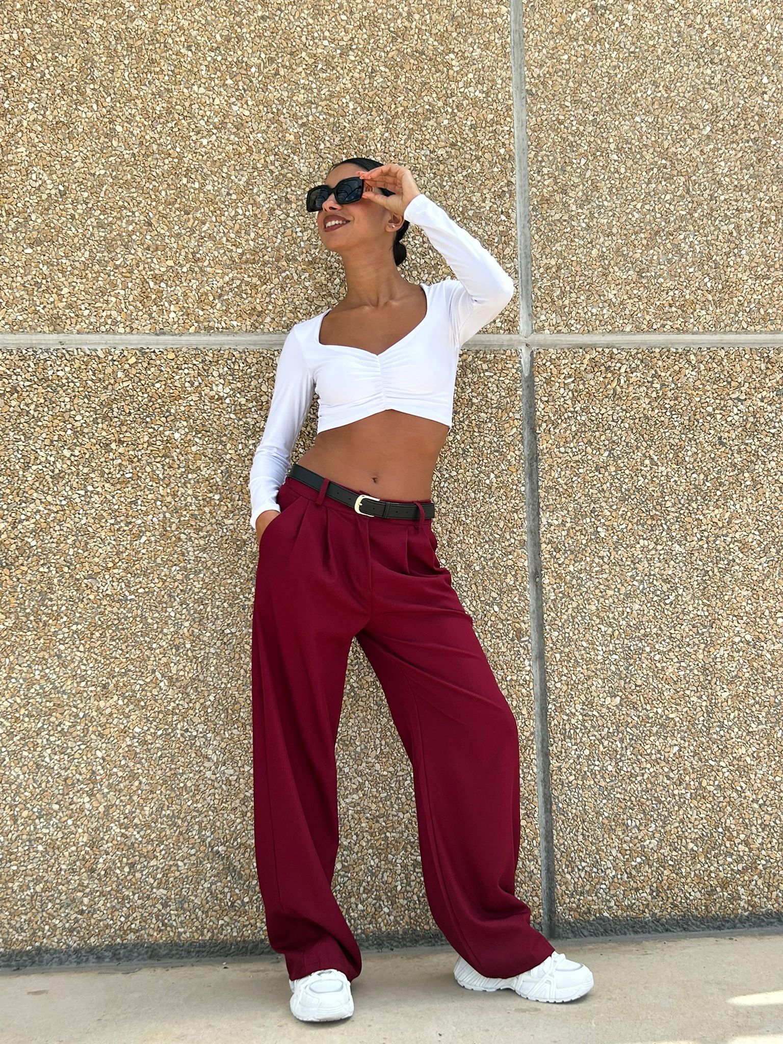 PANTALONE CON PINCES E CINTURA NEW AI26