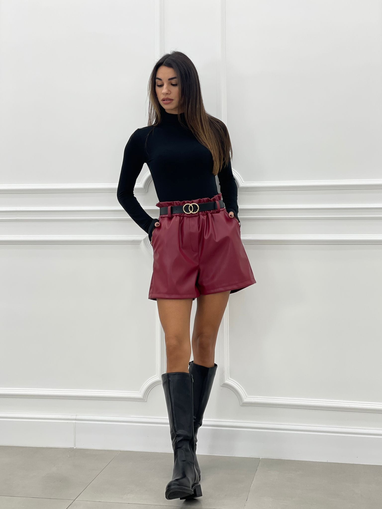 SHORTS ECOPELLE CON CINTURA AUTUMN COLLECTION