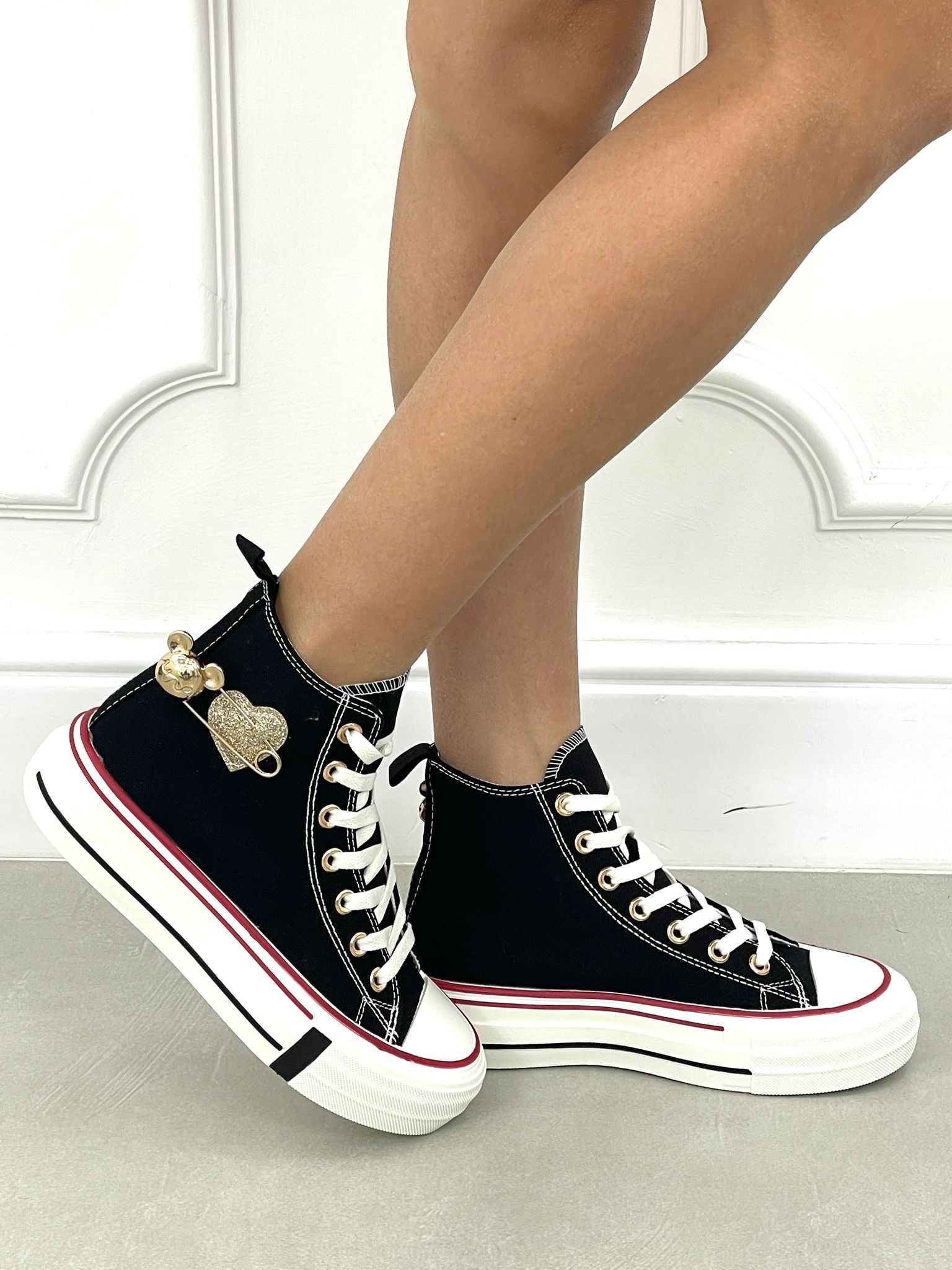 SNEAKERS SUOLA ALTA CON SPILLA