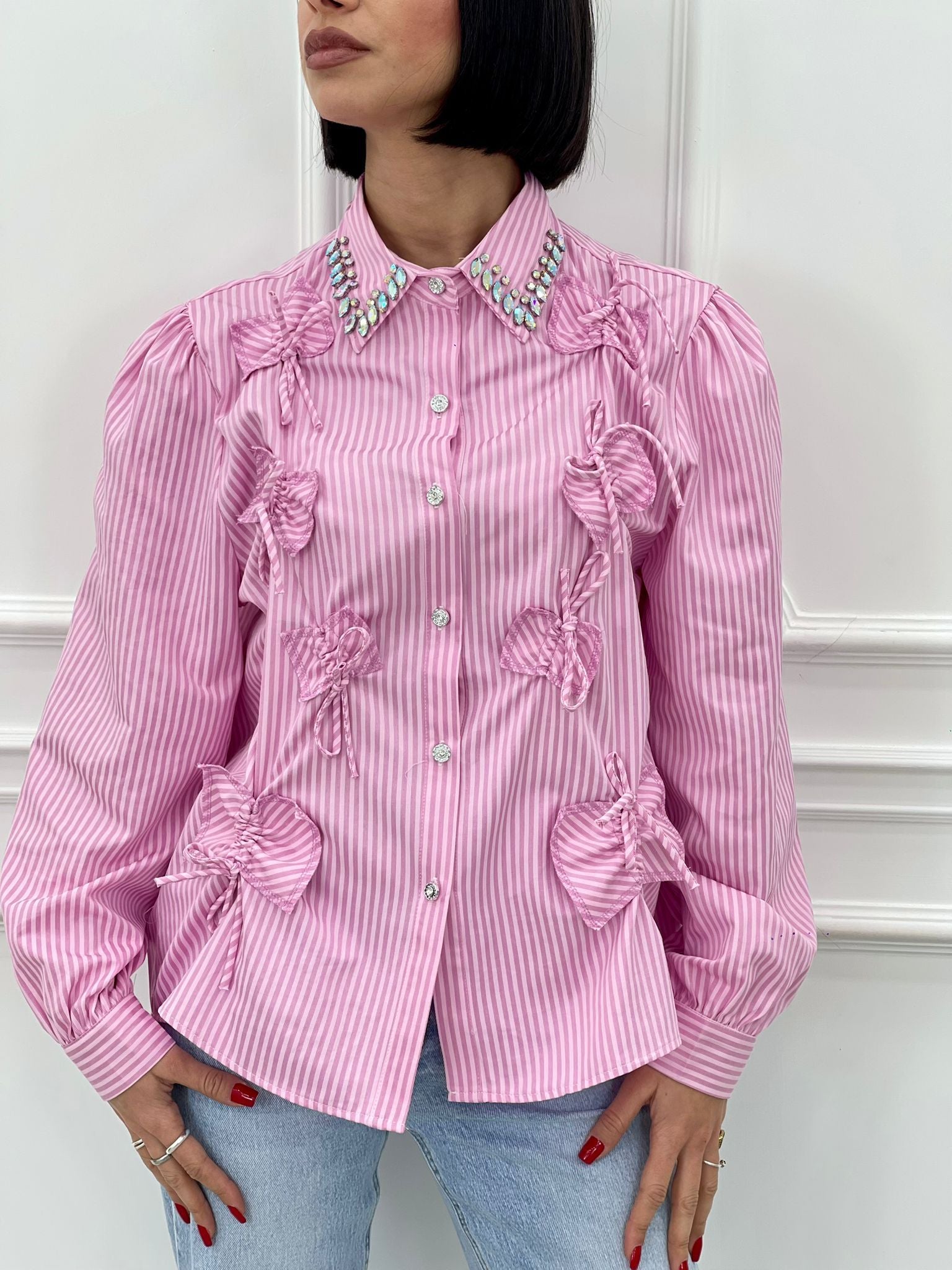 CAMICIA RIGHE CON GIOIELLO NEW SS25