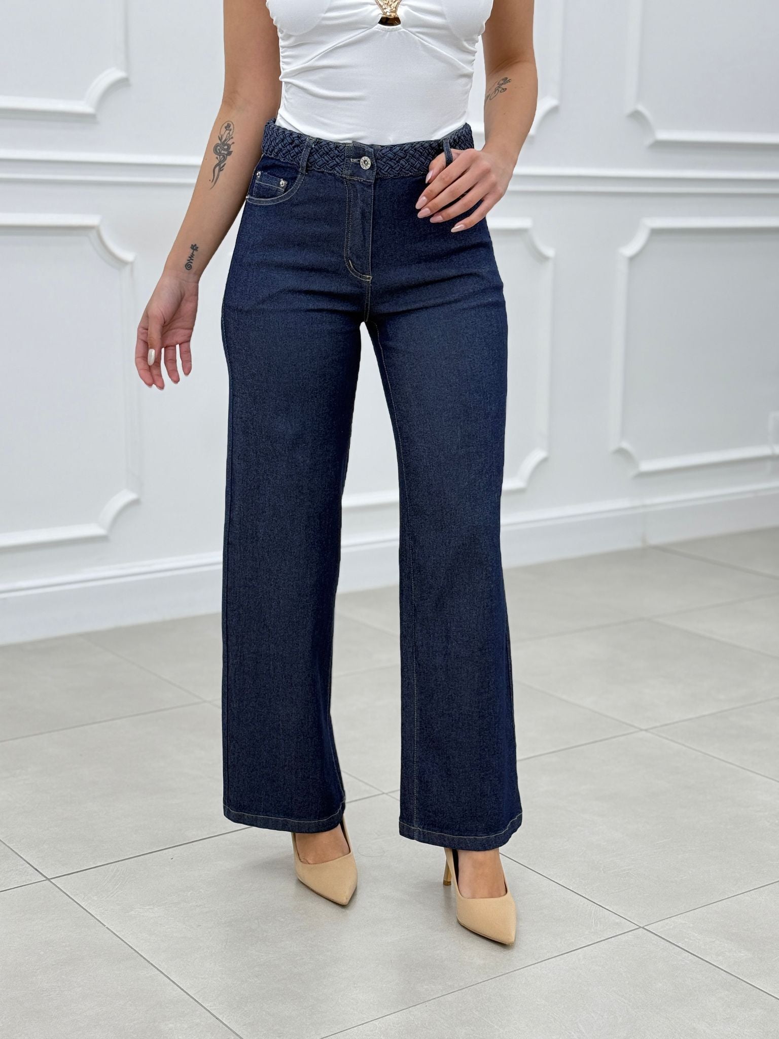 PANTALONE DENIM CON DETTAGLIO TRECCIA NEW SS25