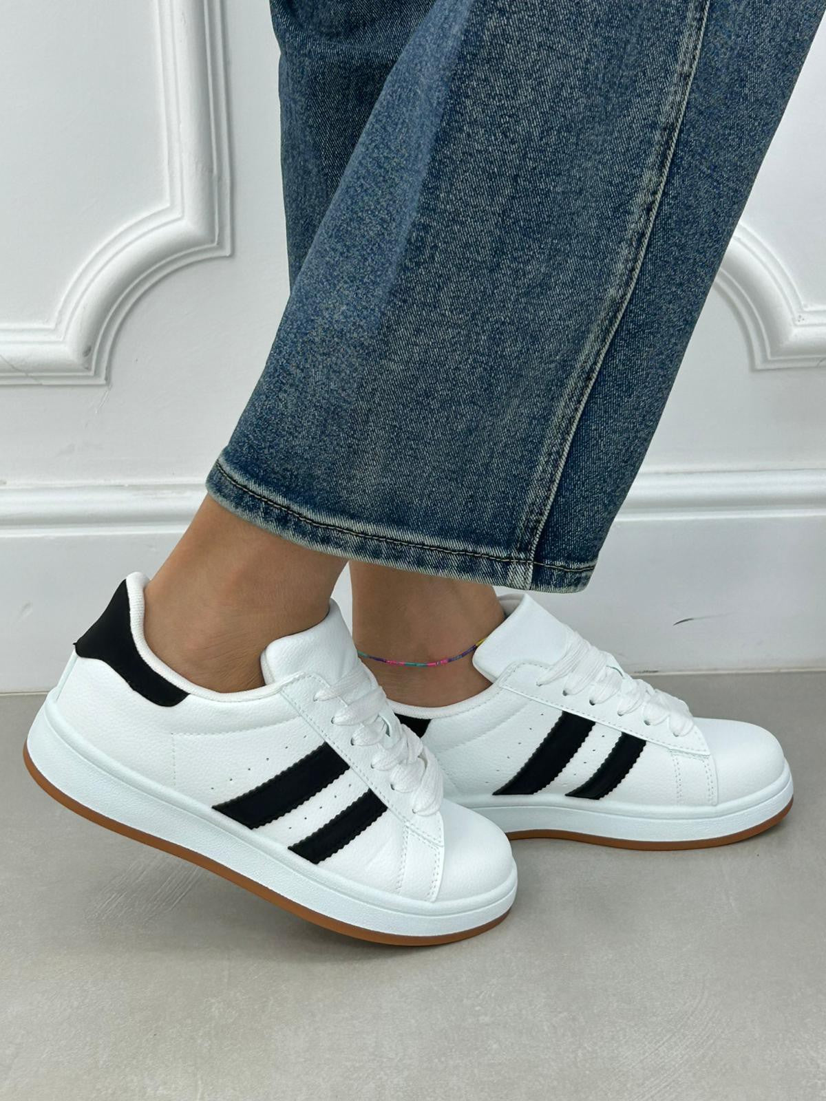 SNEKAERS TWO STRIPES NEW AI26