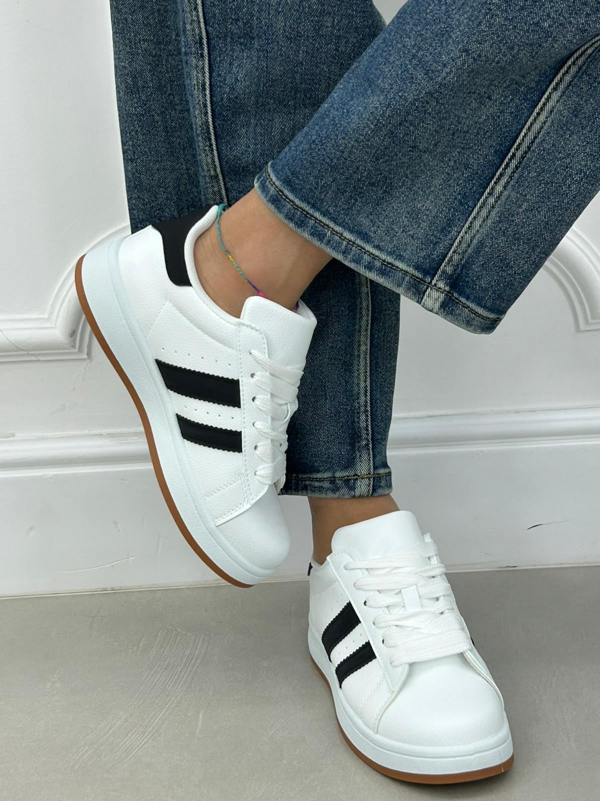 SNEKAERS TWO STRIPES NEW AI26