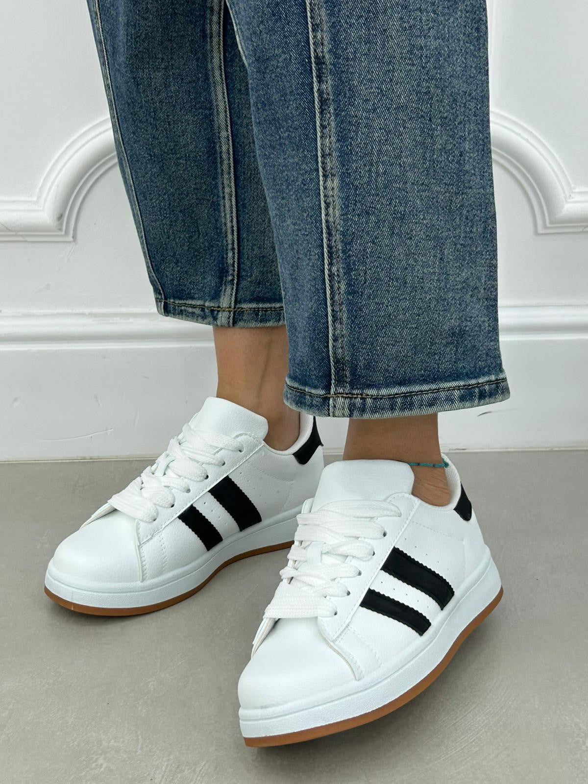 SNEKAERS TWO STRIPES NEW AI26