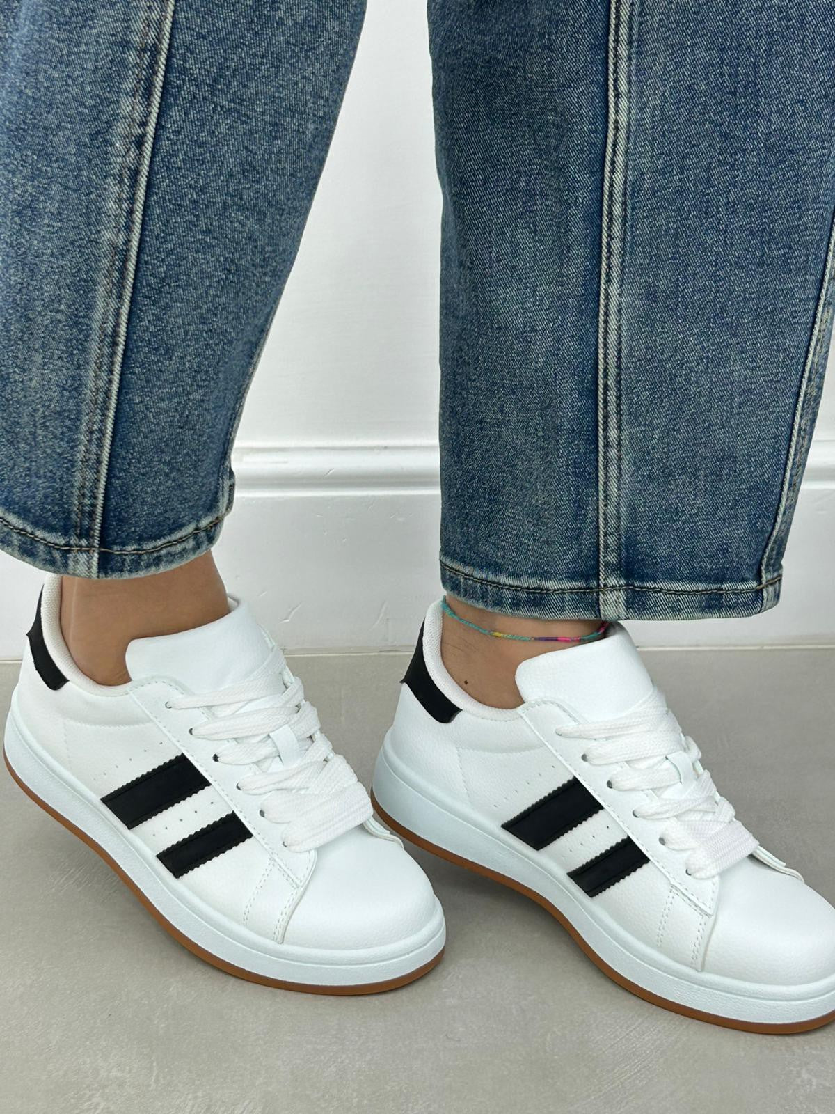 SNEKAERS TWO STRIPES NEW AI26