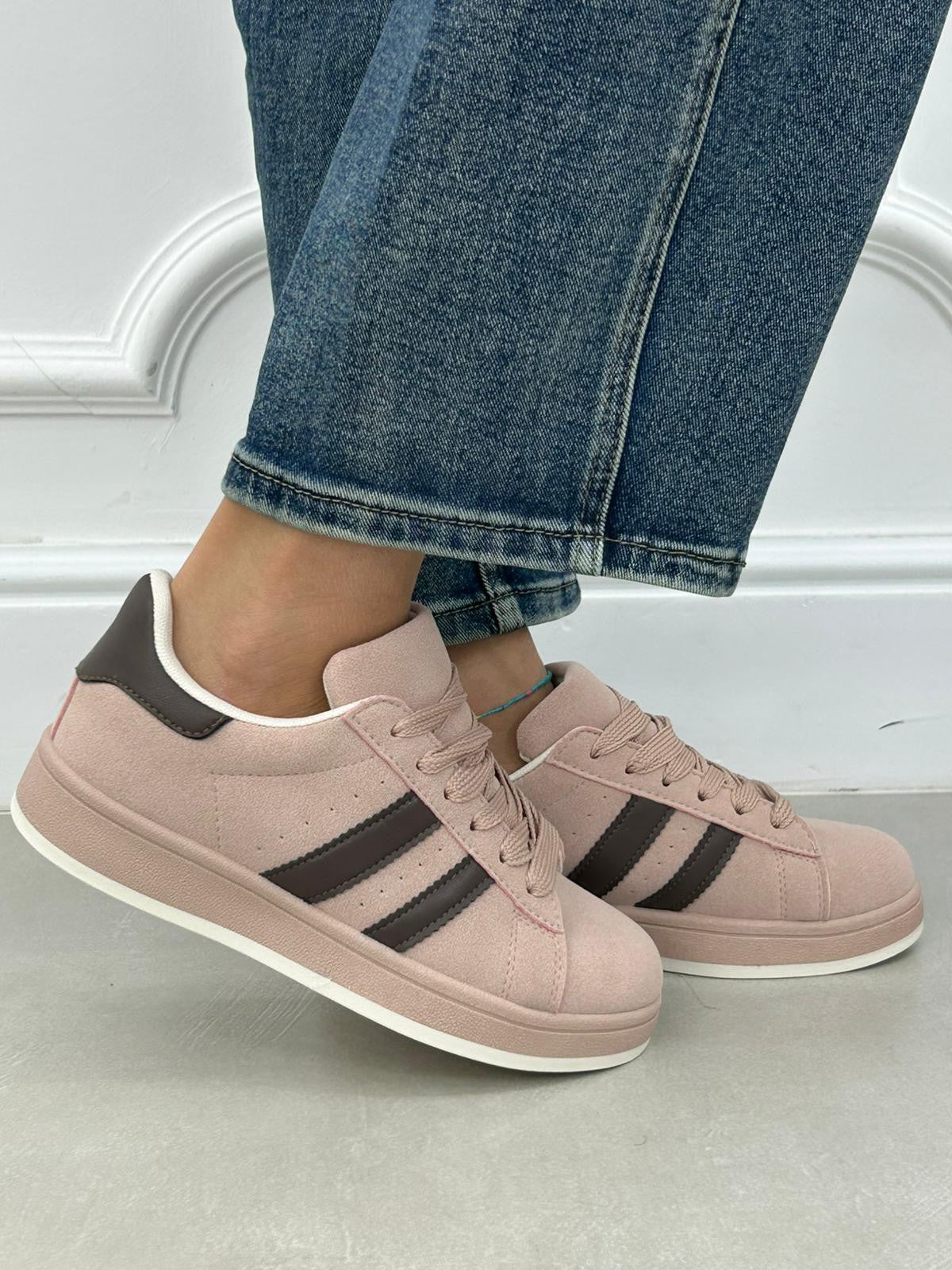 SNEKAERS TWO STRIPES NEW AI26